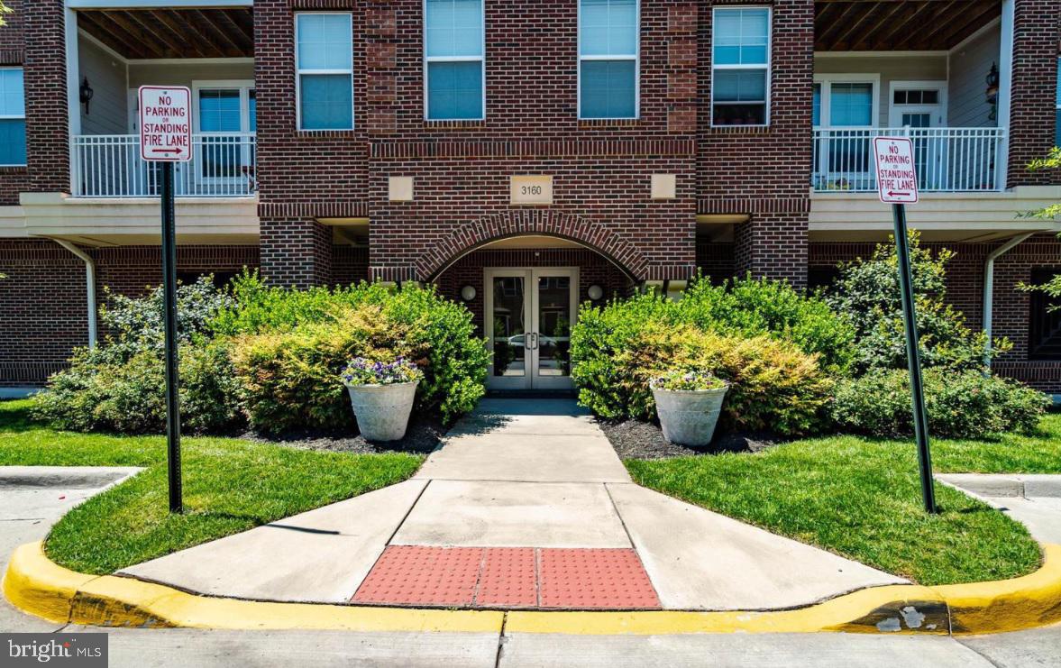 DISCOVERY SQUARE - Residential Lease