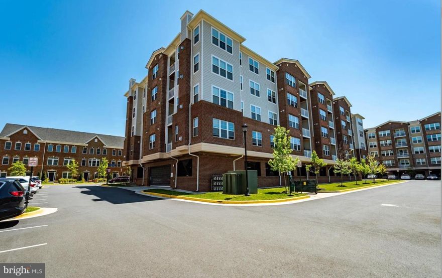 Huge 1300+ square foot 2 bedroom 2 bath gorgeous end unit condo with abundant natural light. Upgraded features including top quality hardwood floor,cherry cabinets, black pearl kitchen counter top, double sink, quartz counter tops in bathrooms, designer lights, tiles, back splash.Minutes to airport, town centers, and metro. Pets on case by case basis. Water/sewer/trash pick up included in the rent.