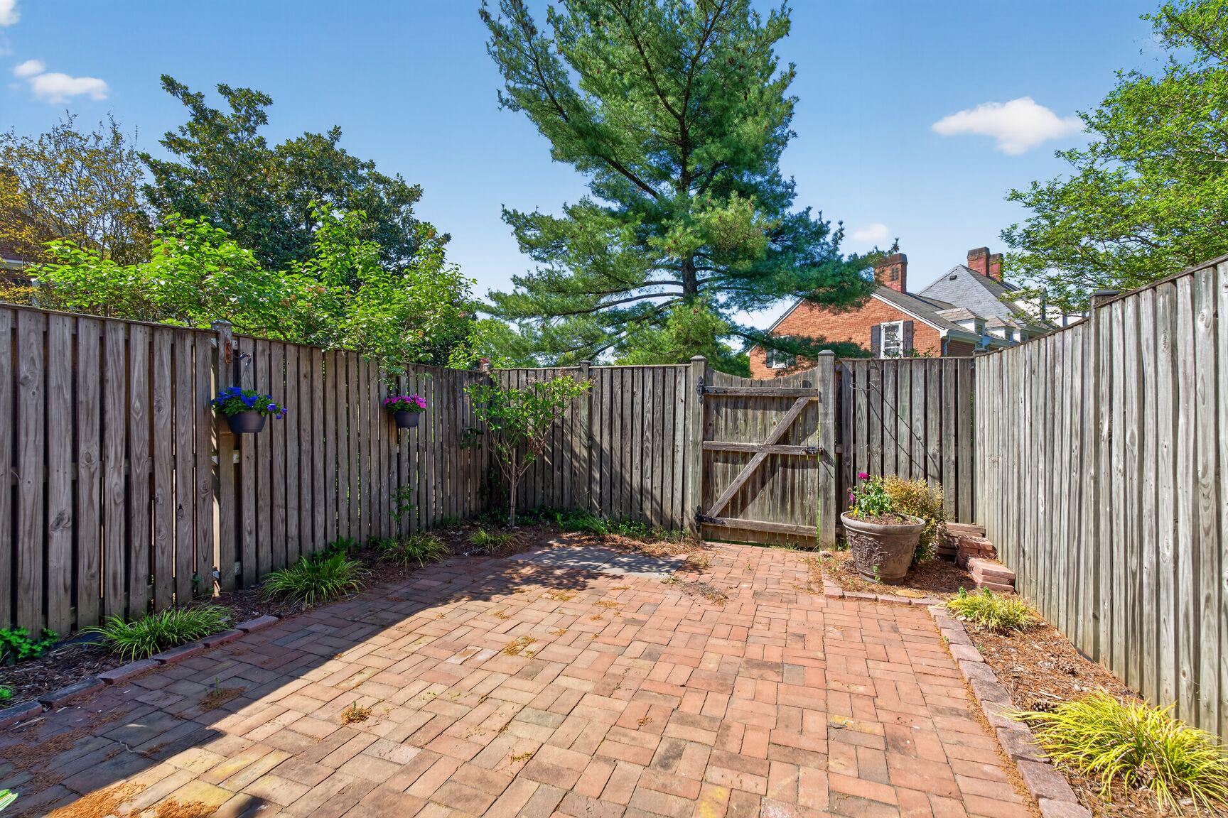 FAIRLINGTON GLEN - Residential