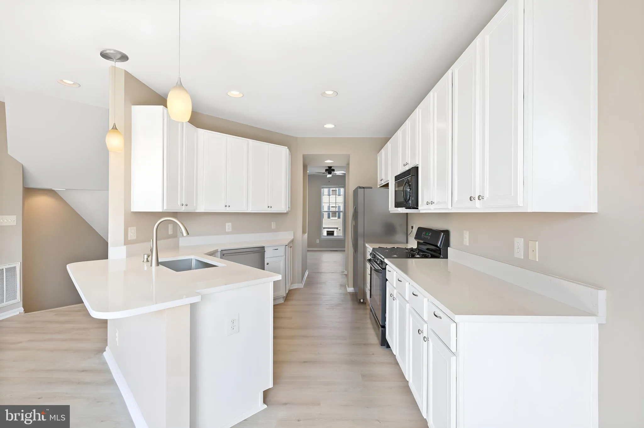 Bristow, Virginia 20136, United States, 3 Bedrooms Bedrooms, ,4 BathroomsBathrooms,Residential,Pending,135011