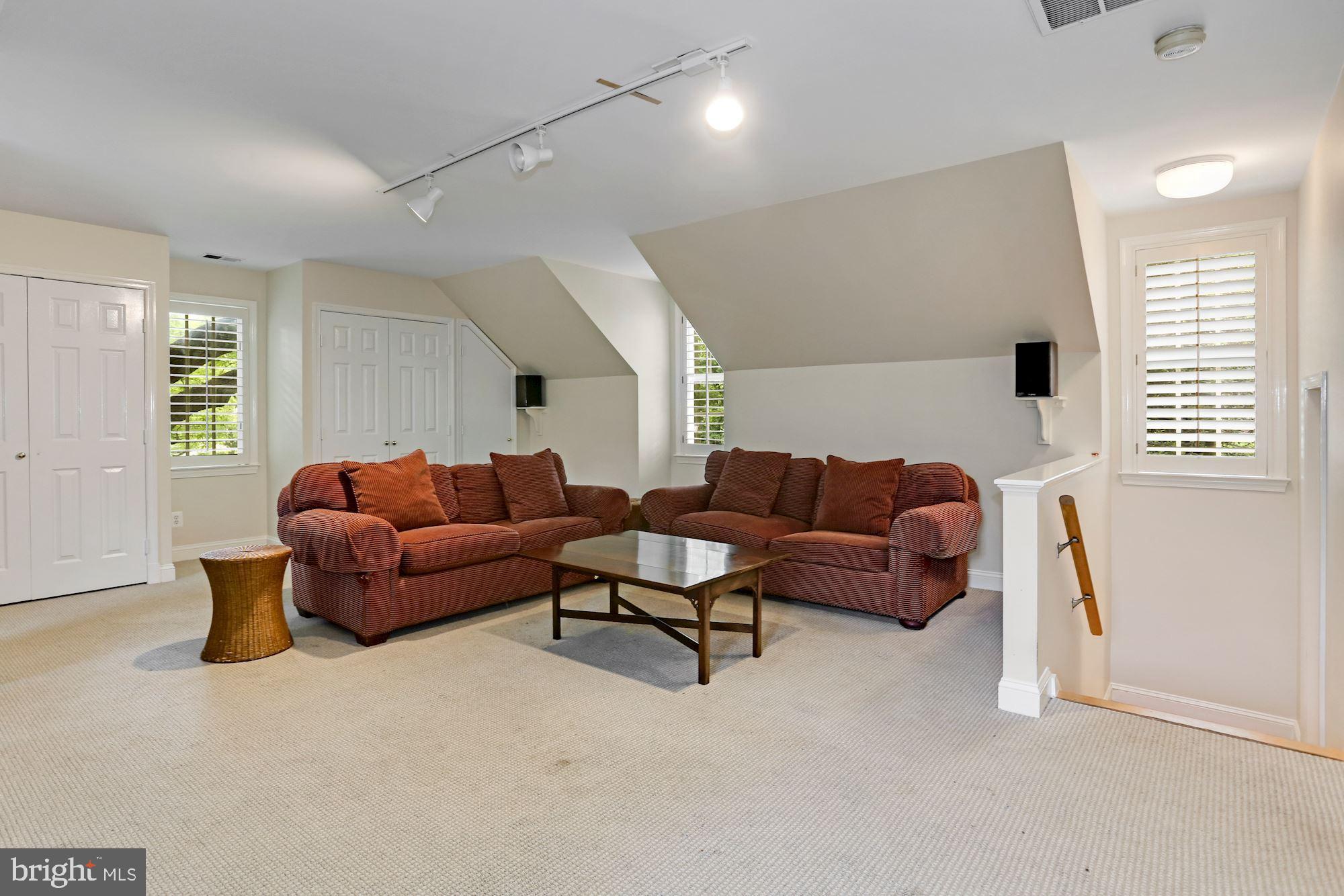 COUNTRYSIDE - Residential