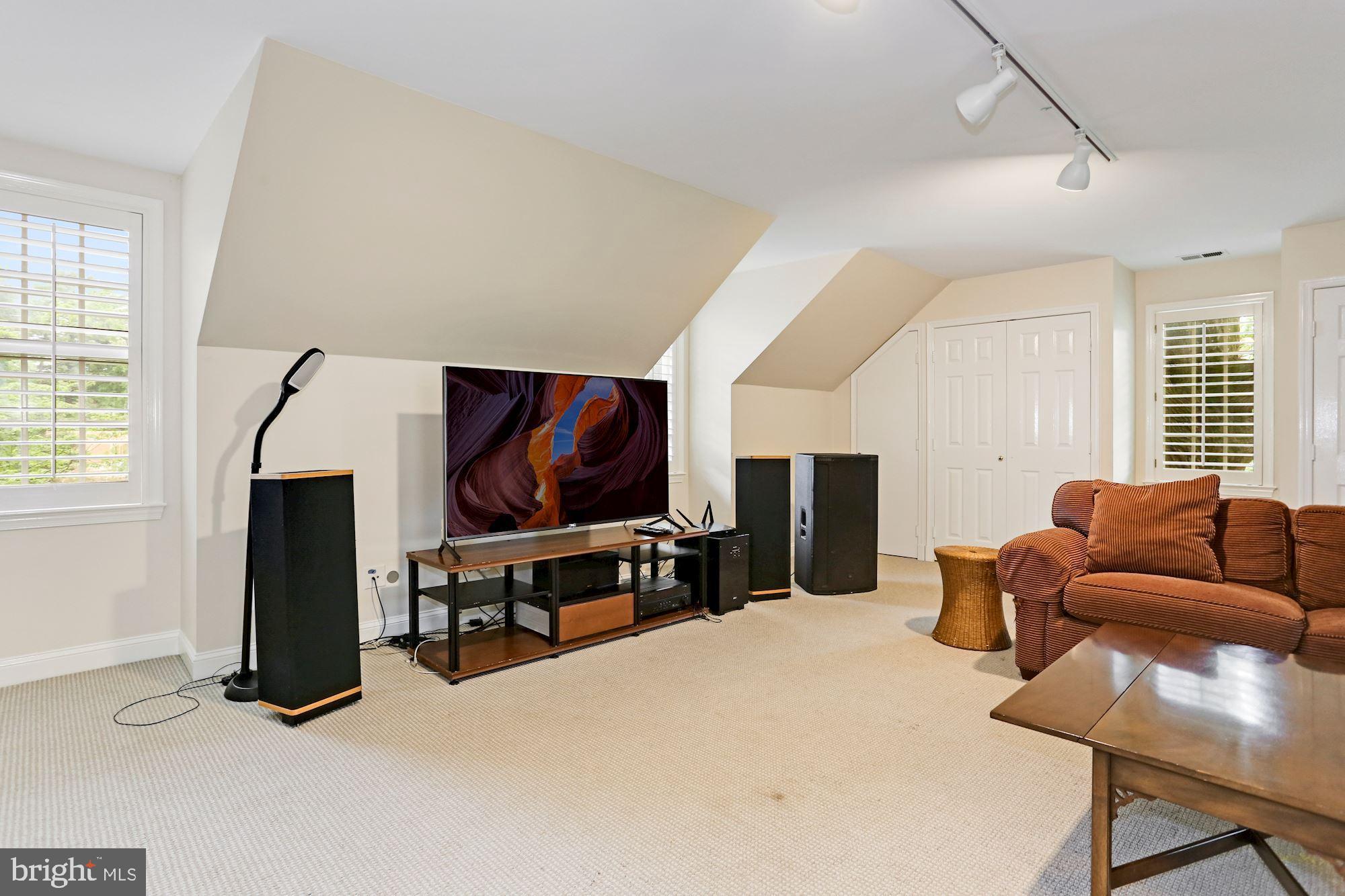 COUNTRYSIDE - Residential