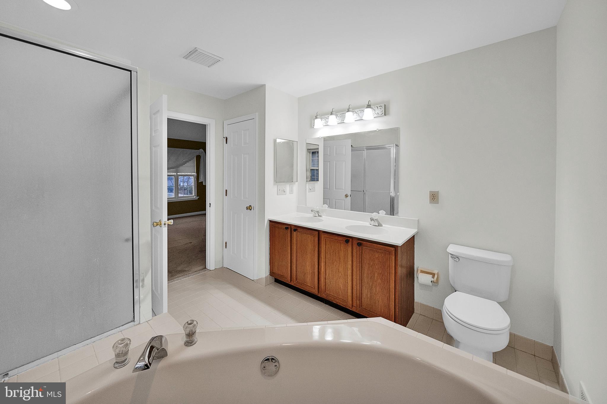 RIVERWOODS - Residential