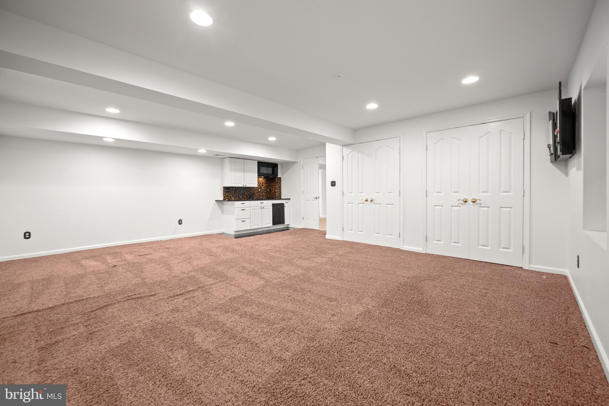 HOLLIFIELD ESTATES - Residential