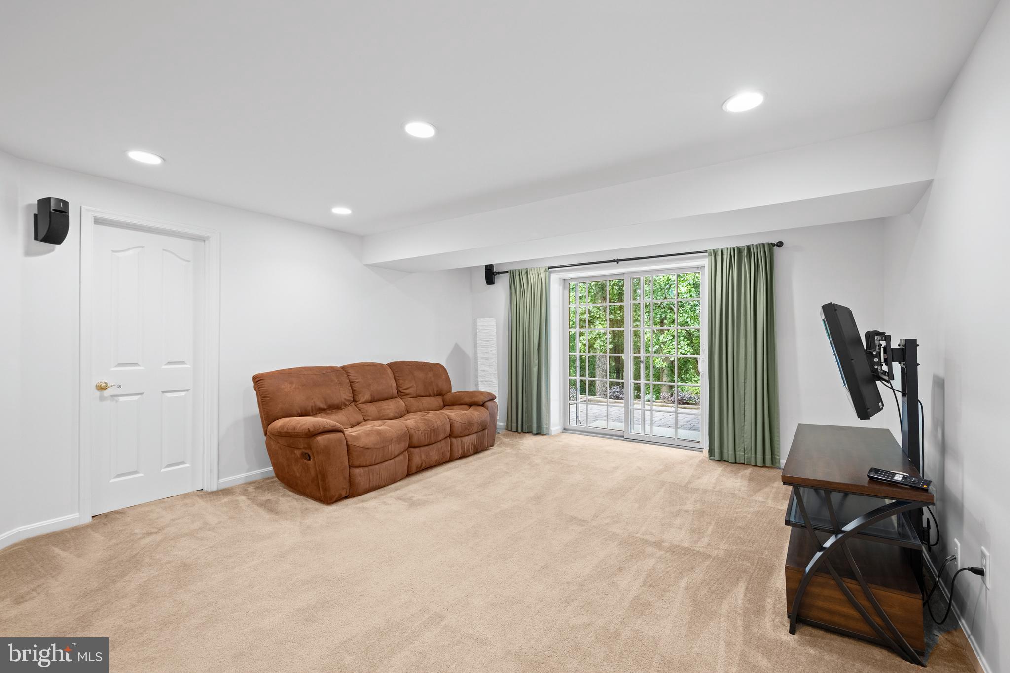 HOLLIFIELD ESTATES - Residential