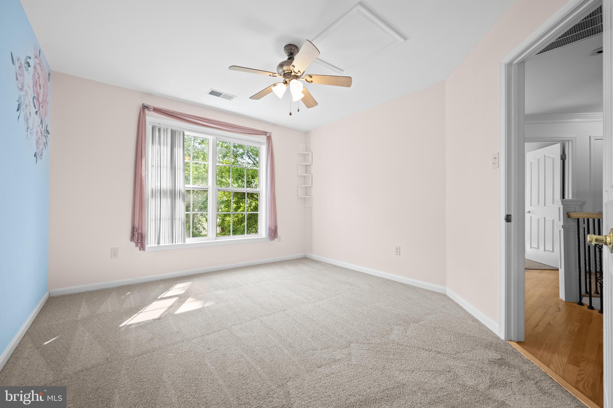 HOLLIFIELD ESTATES - Residential