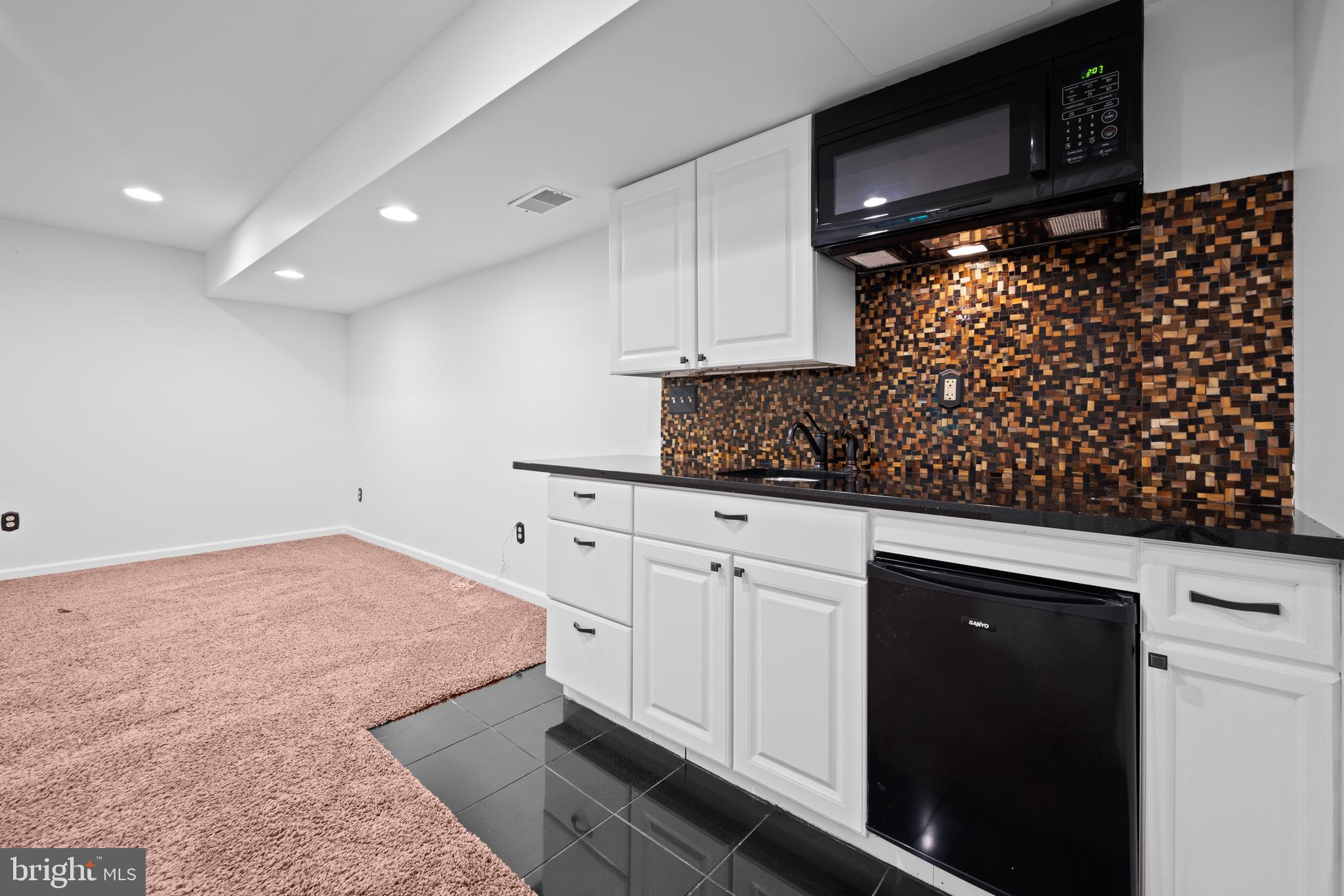 HOLLIFIELD ESTATES - Residential