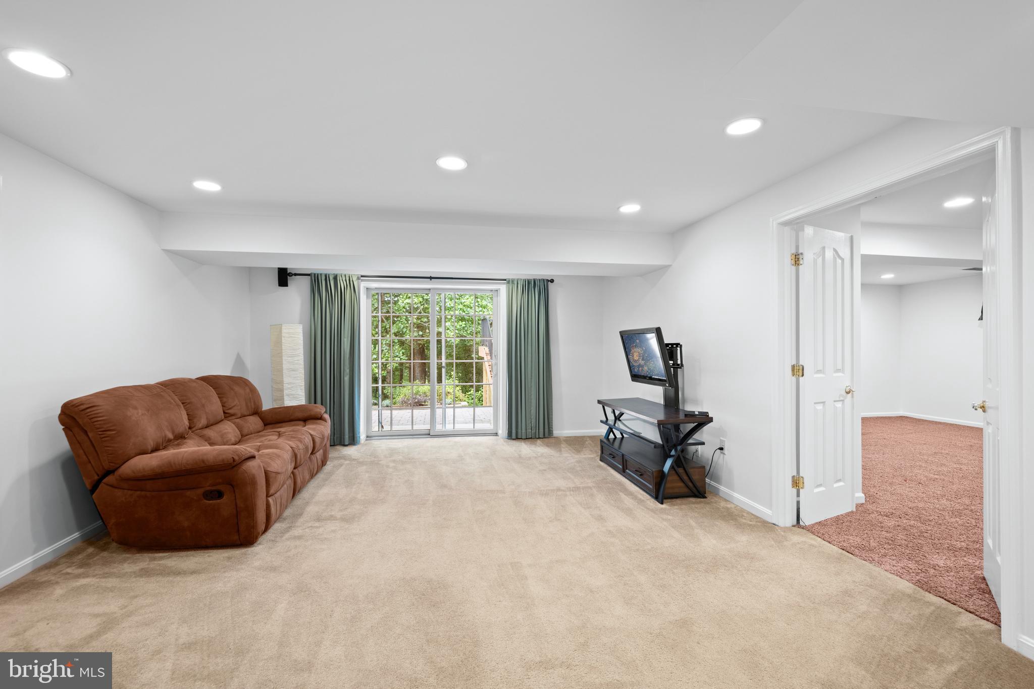 HOLLIFIELD ESTATES - Residential