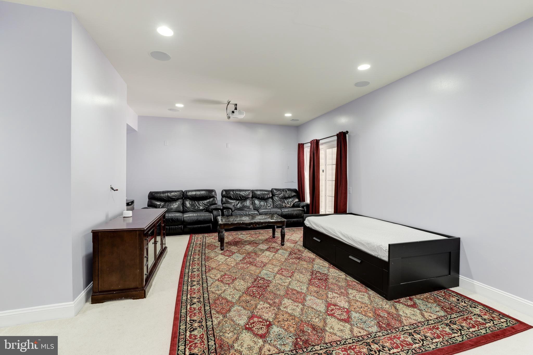 EAST GATE - Residential Lease