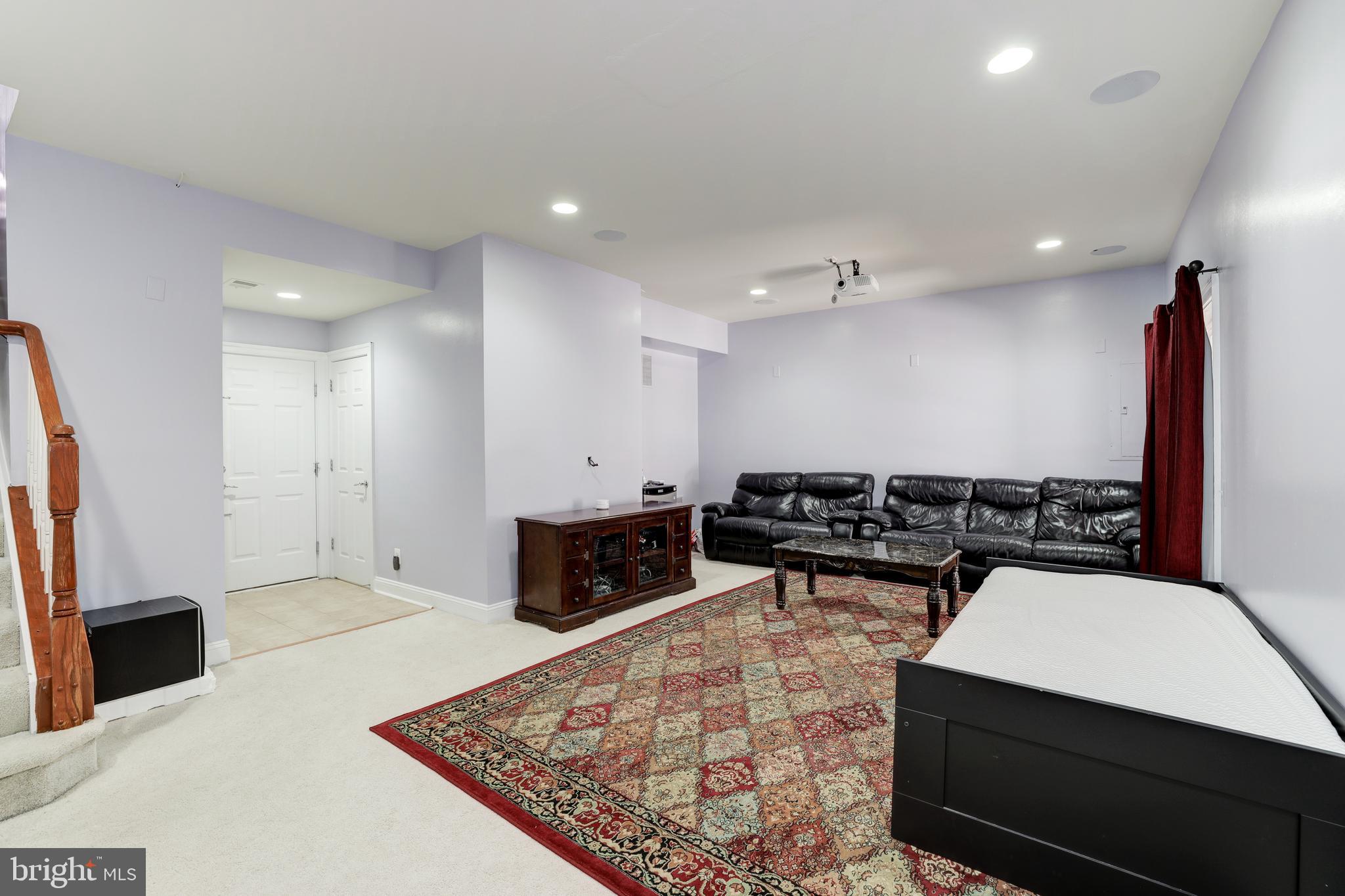 EAST GATE - Residential Lease