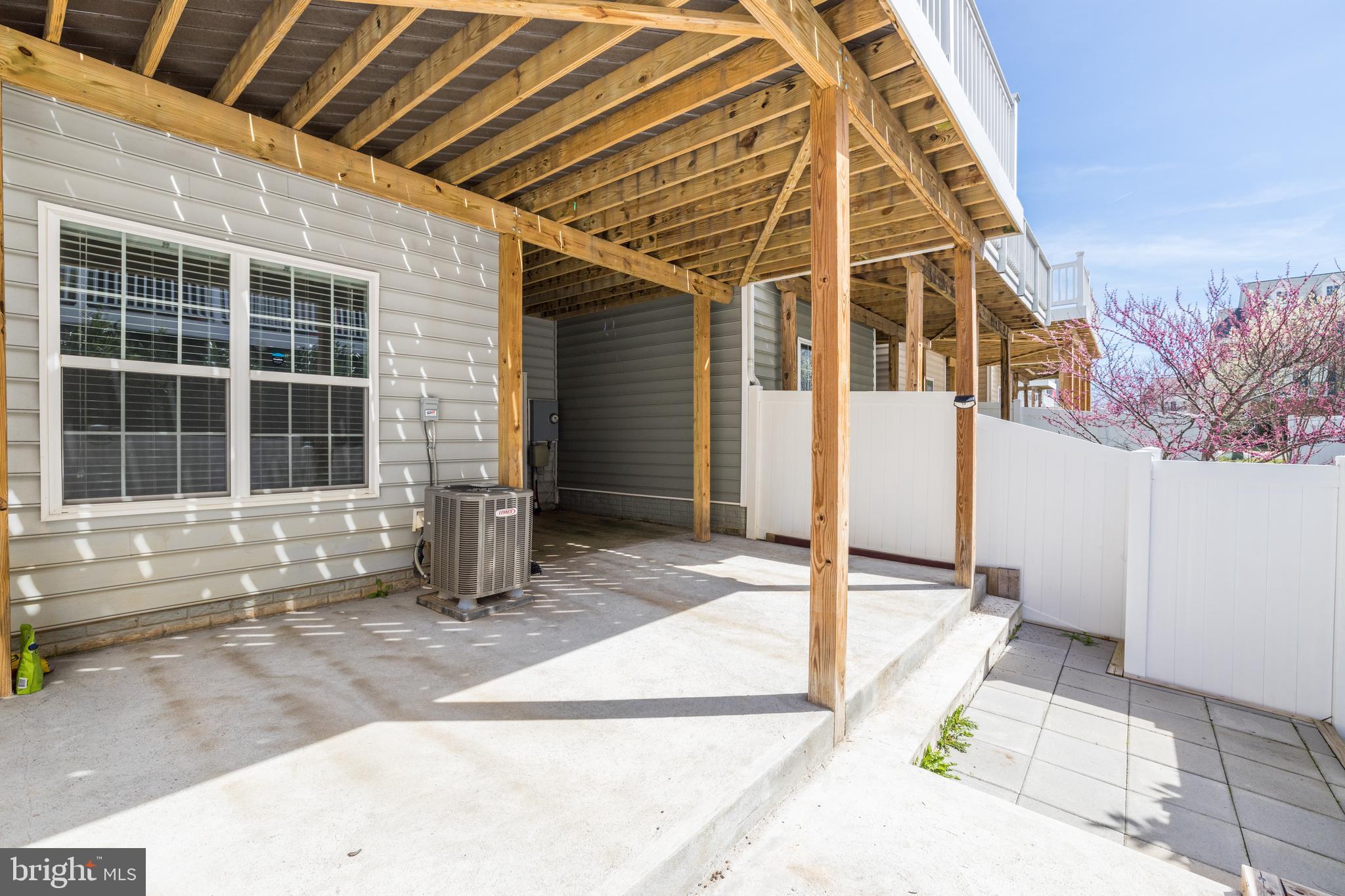 EAST GATE - Residential Lease