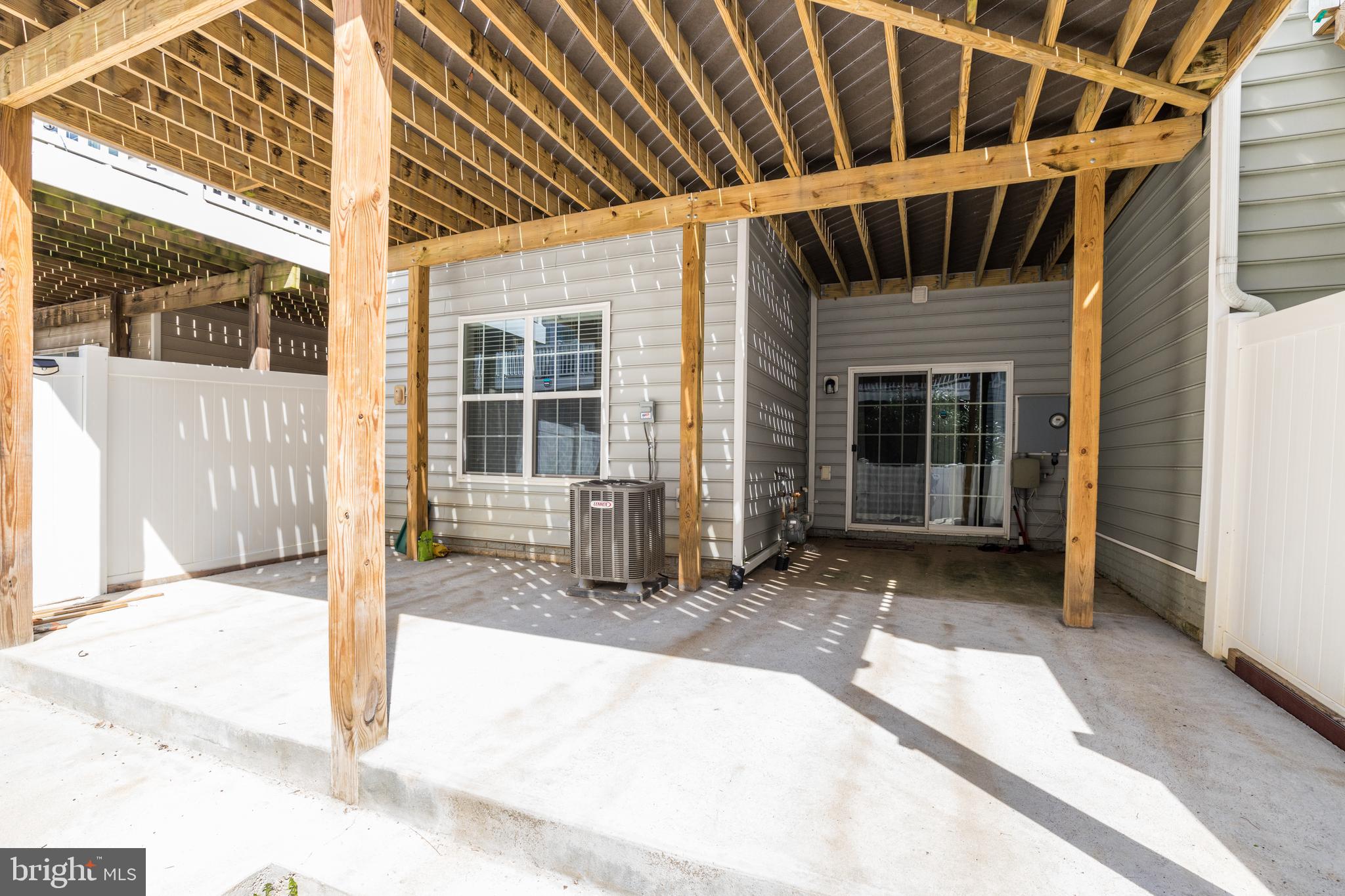 EAST GATE - Residential Lease