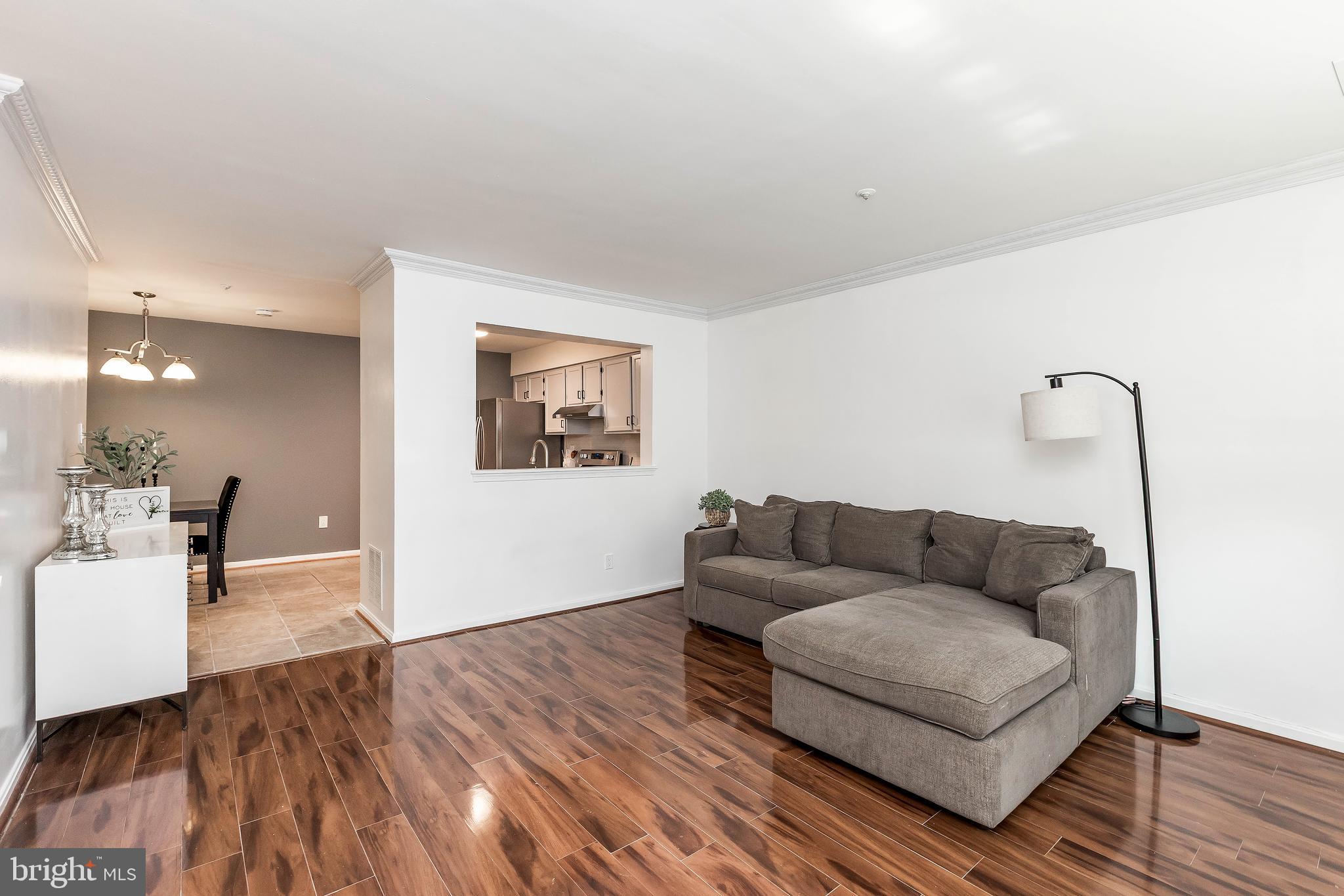 25 HIGHSTREAM COURT 1025