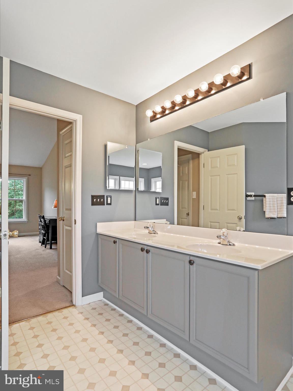 LAUREL RIDGE - Residential