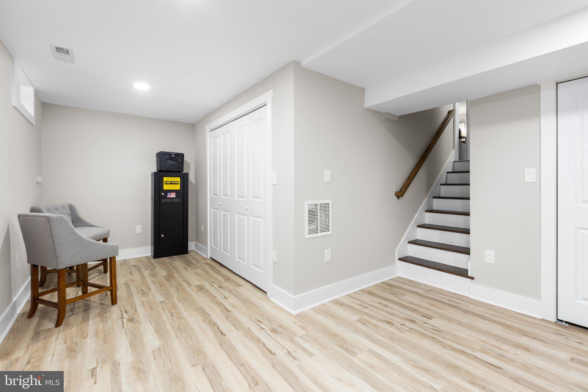 WAYNEWOOD - Residential