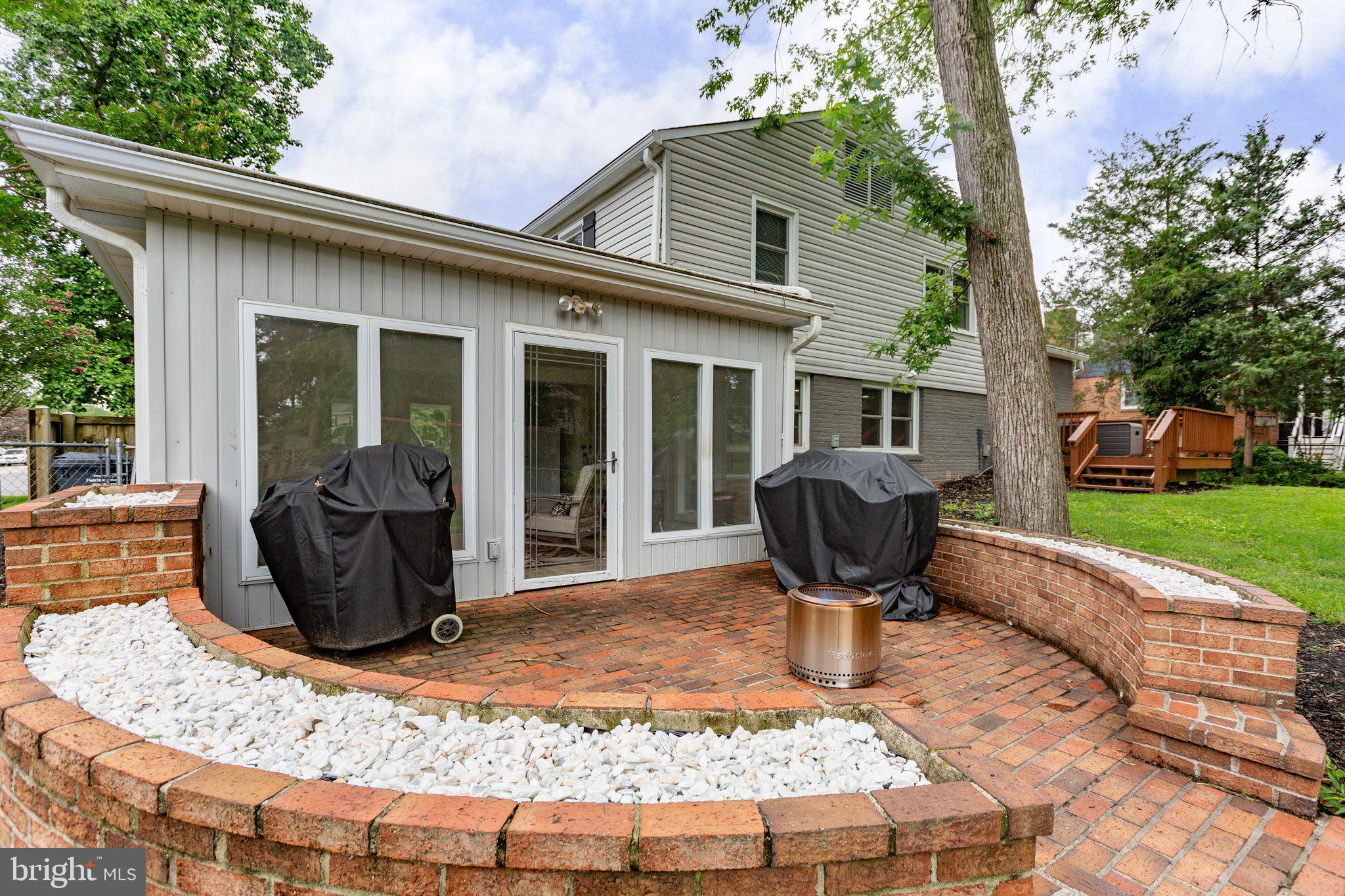 WAYNEWOOD - Residential