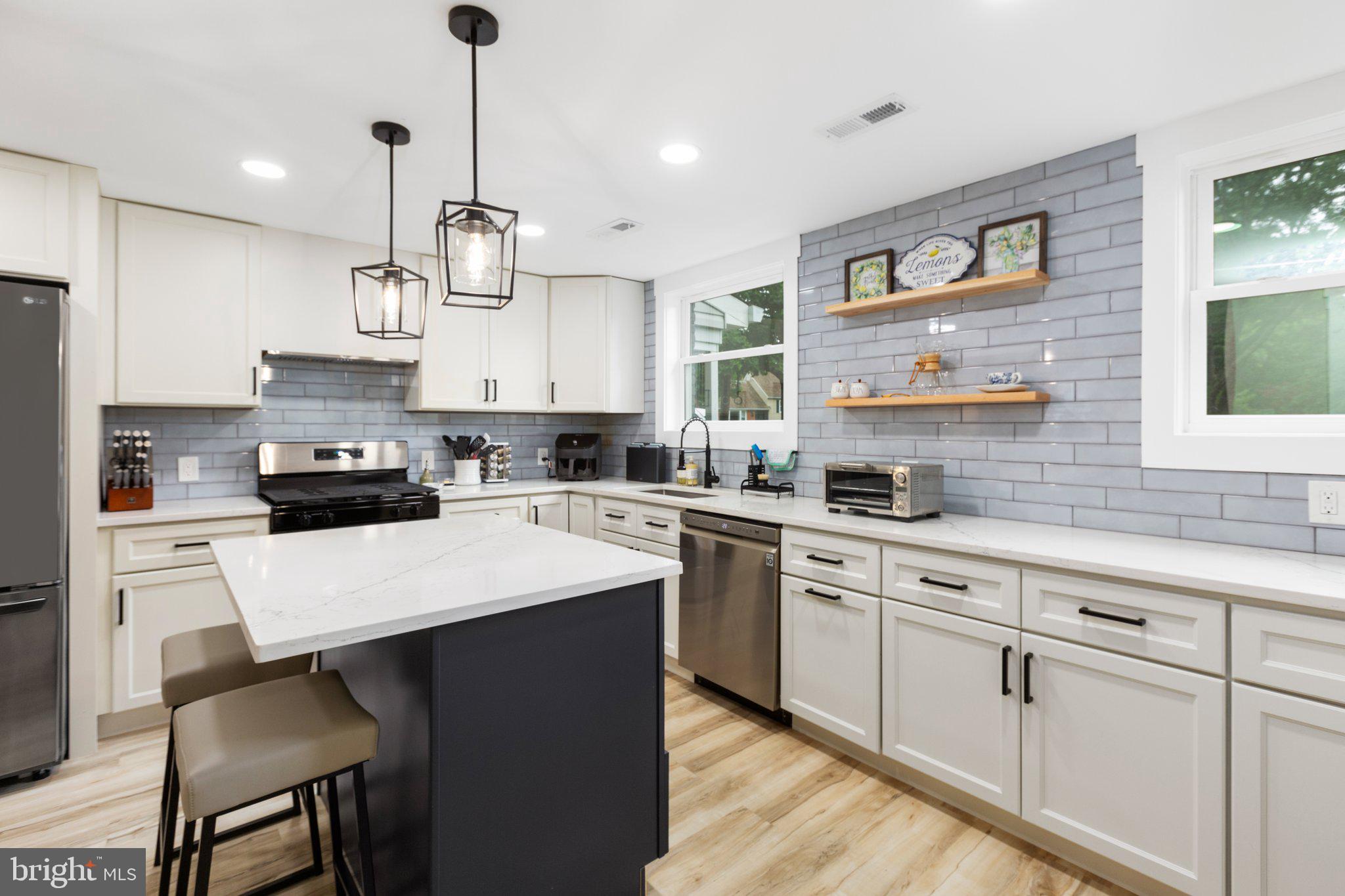 WAYNEWOOD - Residential