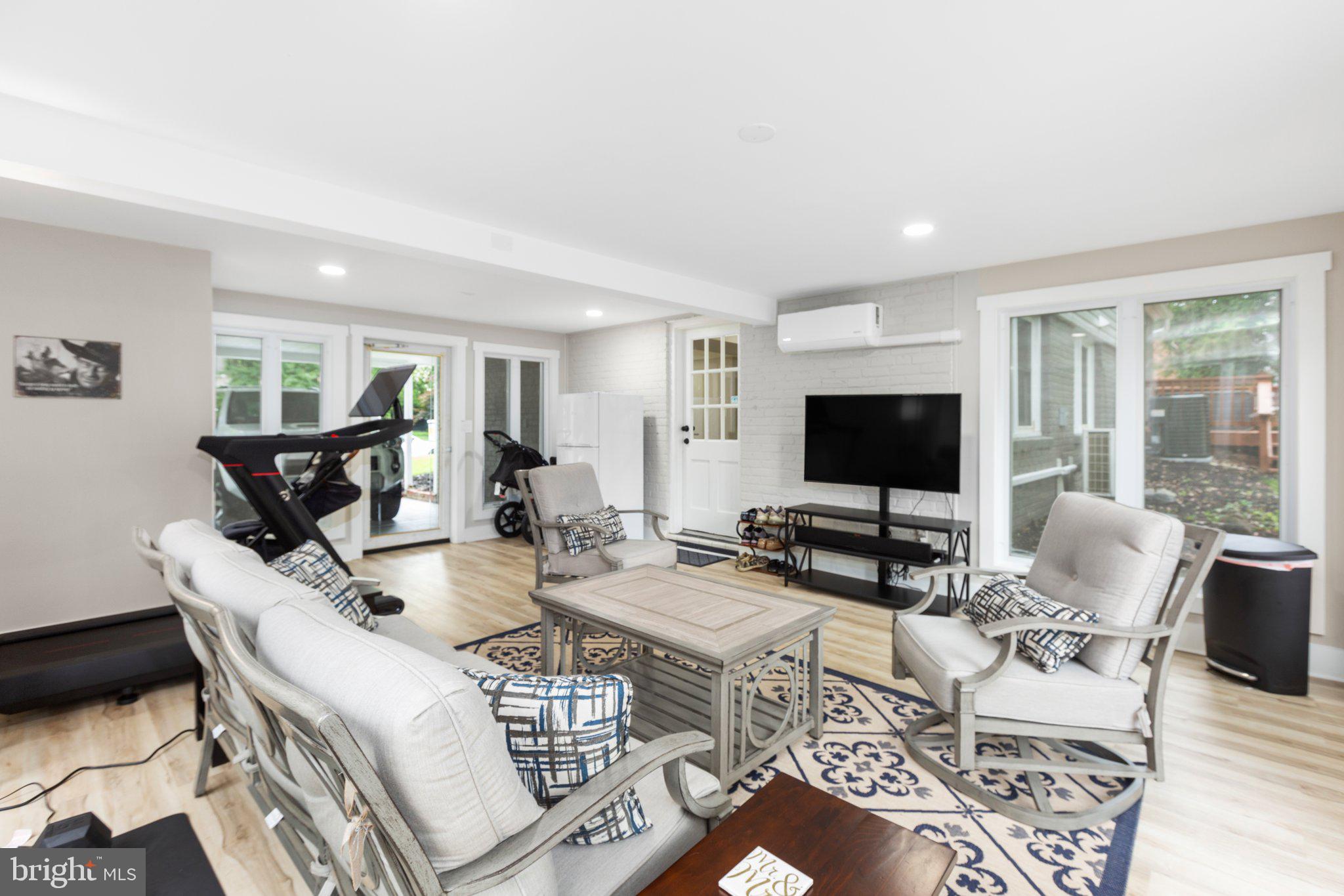 WAYNEWOOD - Residential