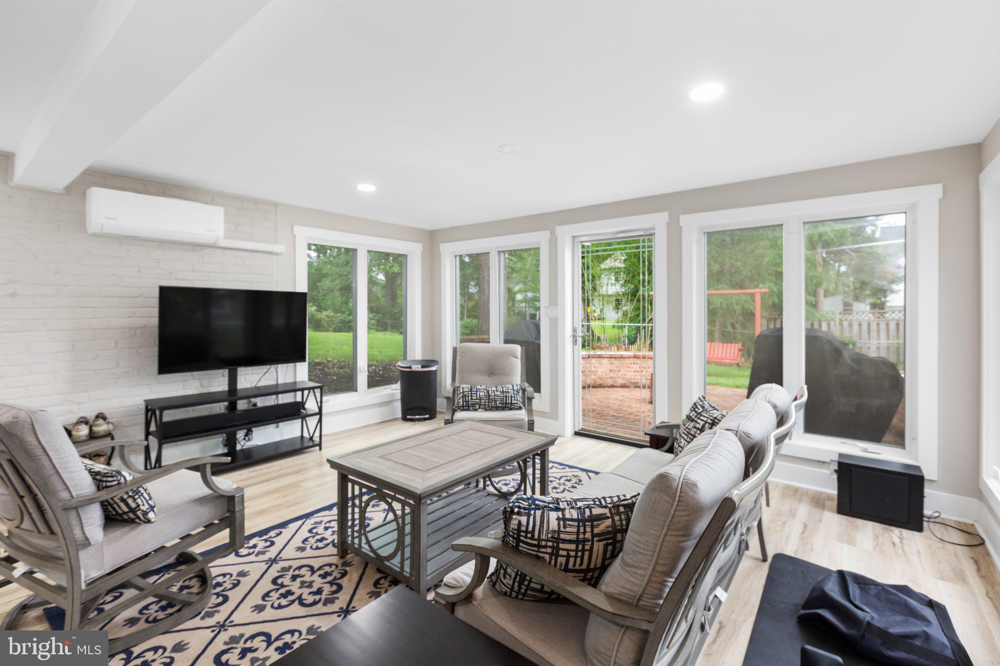 WAYNEWOOD - Residential