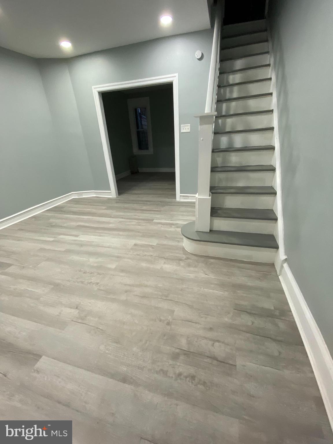 ELMWOOD PARK - Residential Lease