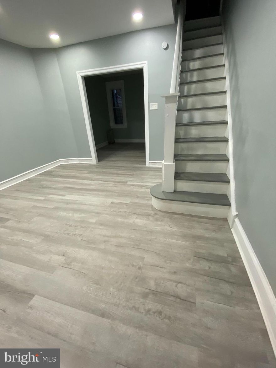 Good Deal for the newly renovated 3-4bedrooms, 2baths house located at the Elmwood area in Philadelphia.
The house has new floors luxury vinyl floors throughout with granite countertop and new appliances. There's an enclosed porch and a large yard, and a washer/dryer. Upstairs there's a 3 bedrooms and marble title bath. The basement is finished with a full shower stall and additional bedroom/office space. PROSPECTS CREDIT SCORE MUST BE 600 OR ABOVE & HOUSEHOLD INCOME MONTHLY MUST BE  3 TIMES THE MONTHLY RENT.