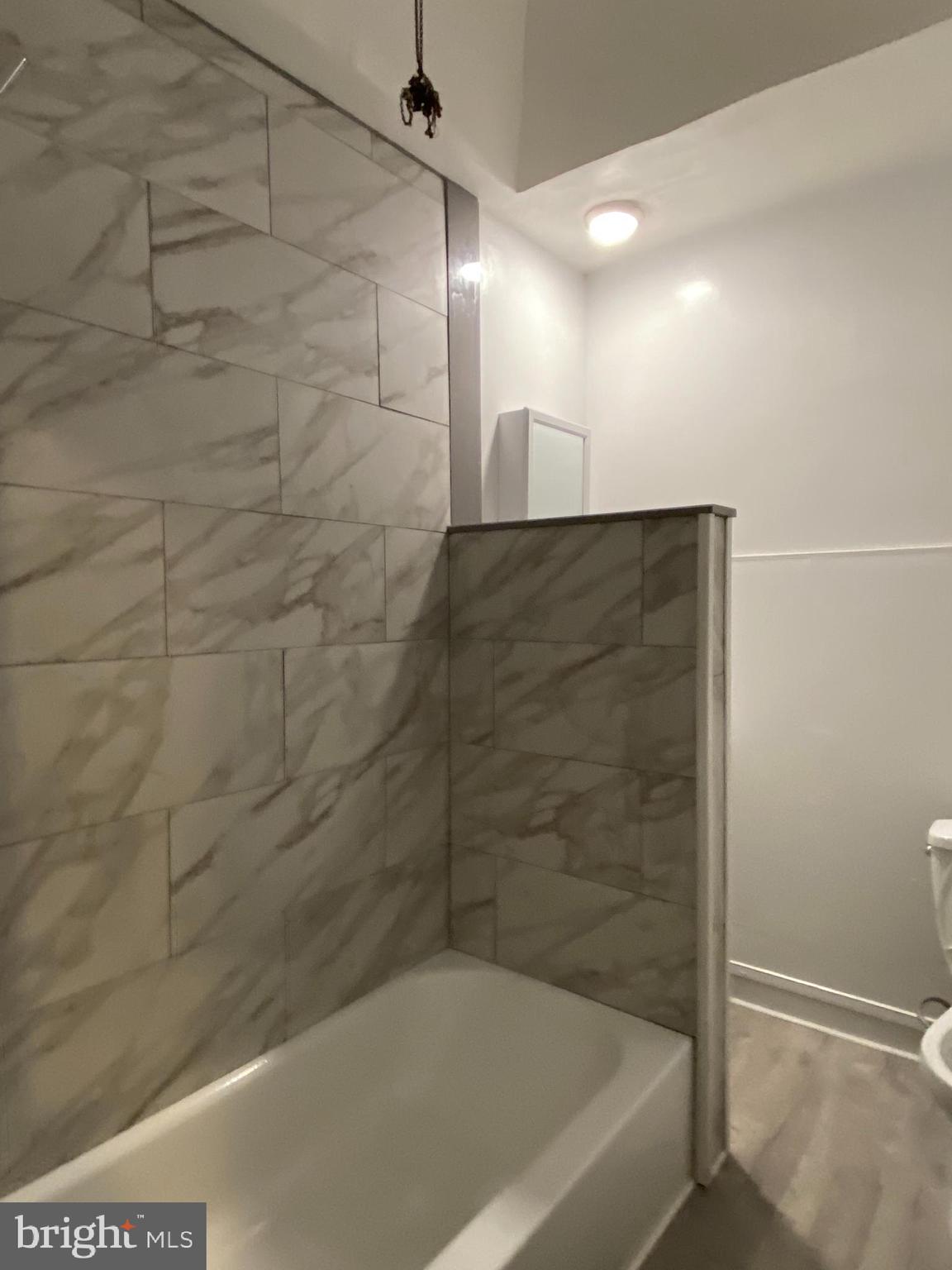 ELMWOOD PARK - Residential Lease