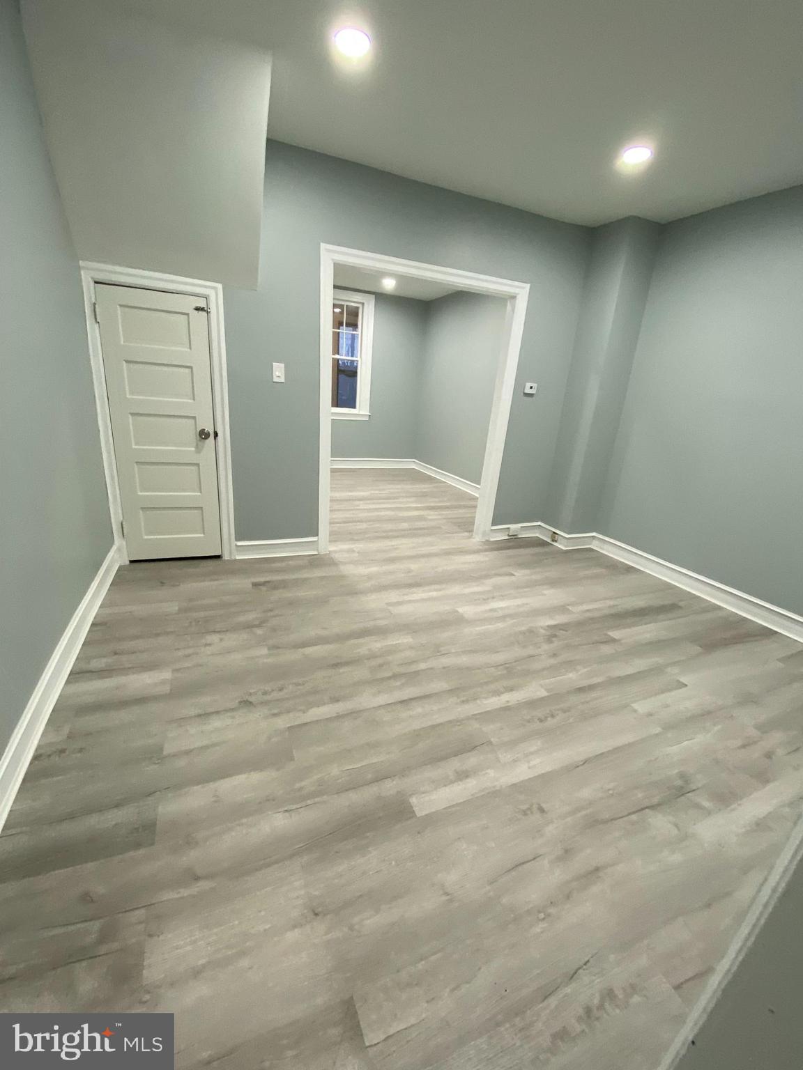 ELMWOOD PARK - Residential Lease