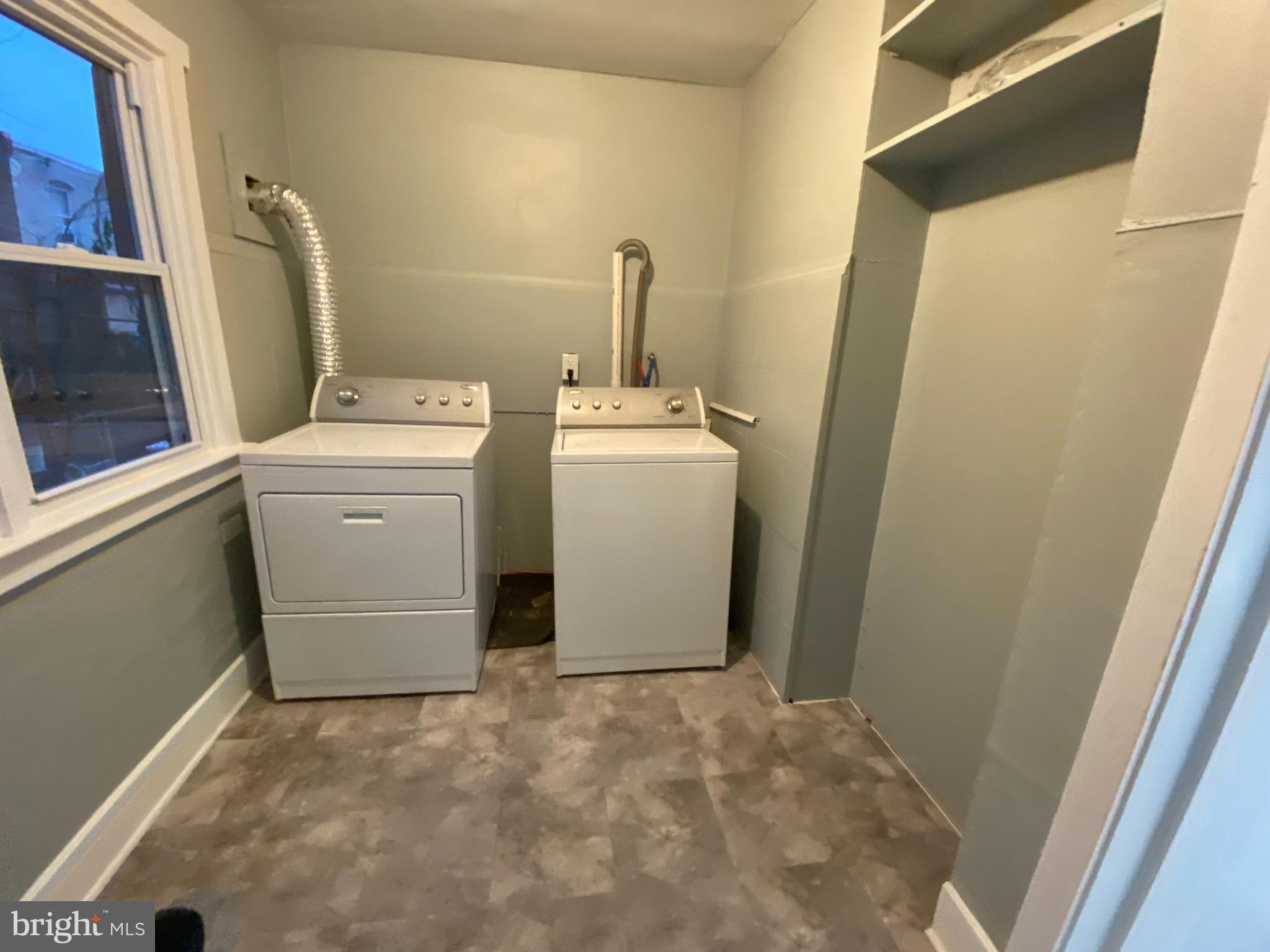 ELMWOOD PARK - Residential Lease