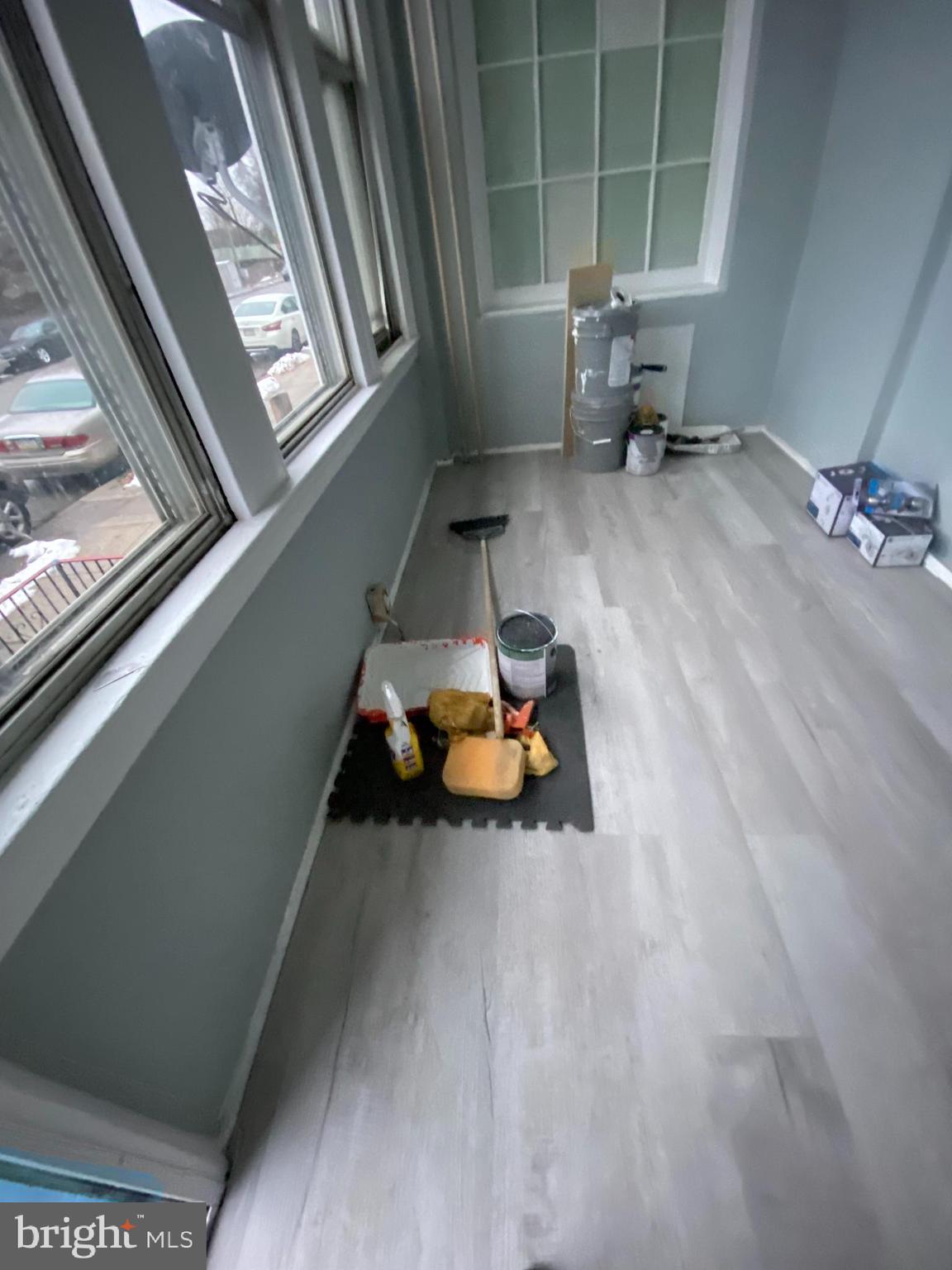 ELMWOOD PARK - Residential Lease