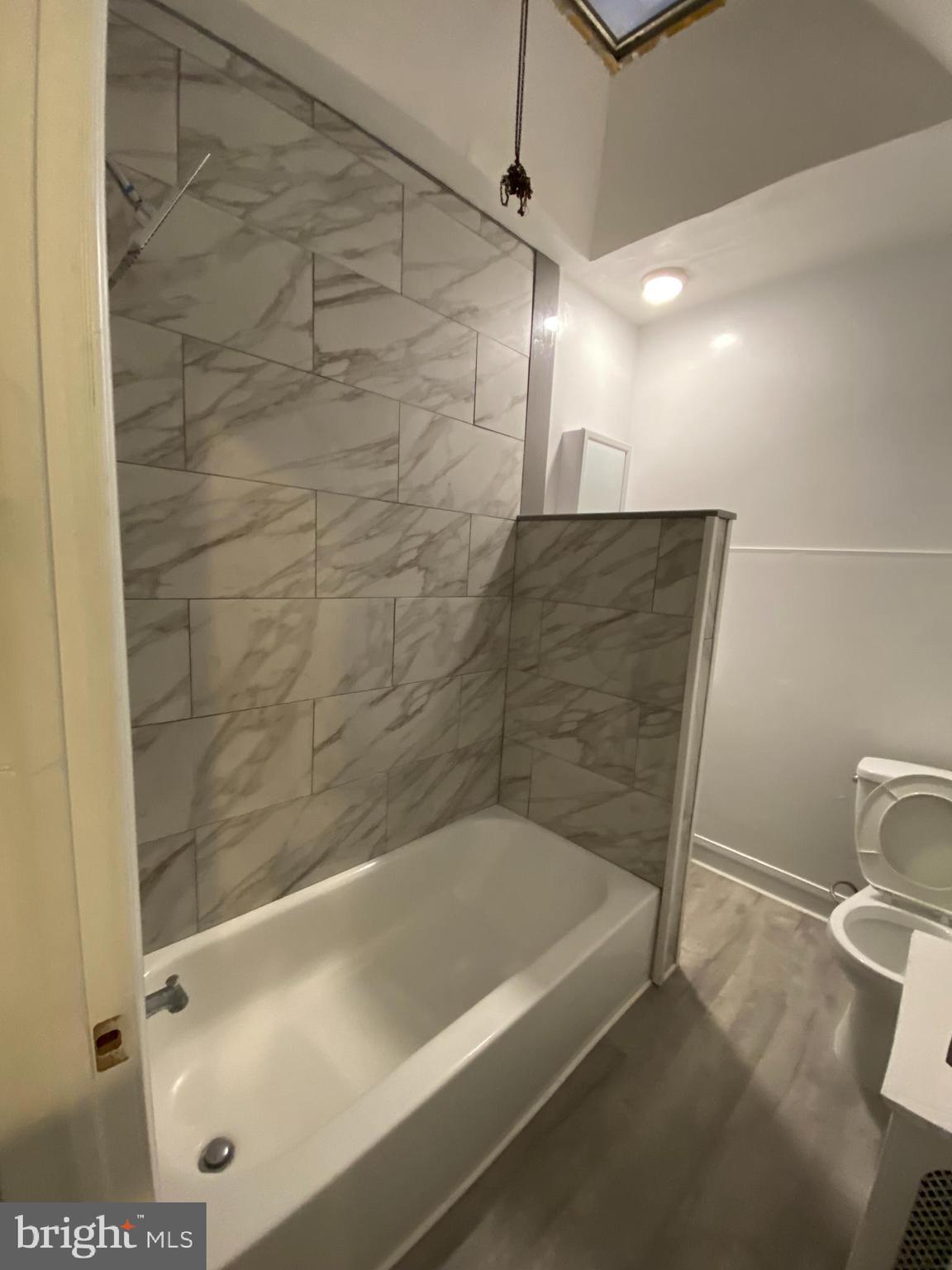 ELMWOOD PARK - Residential Lease