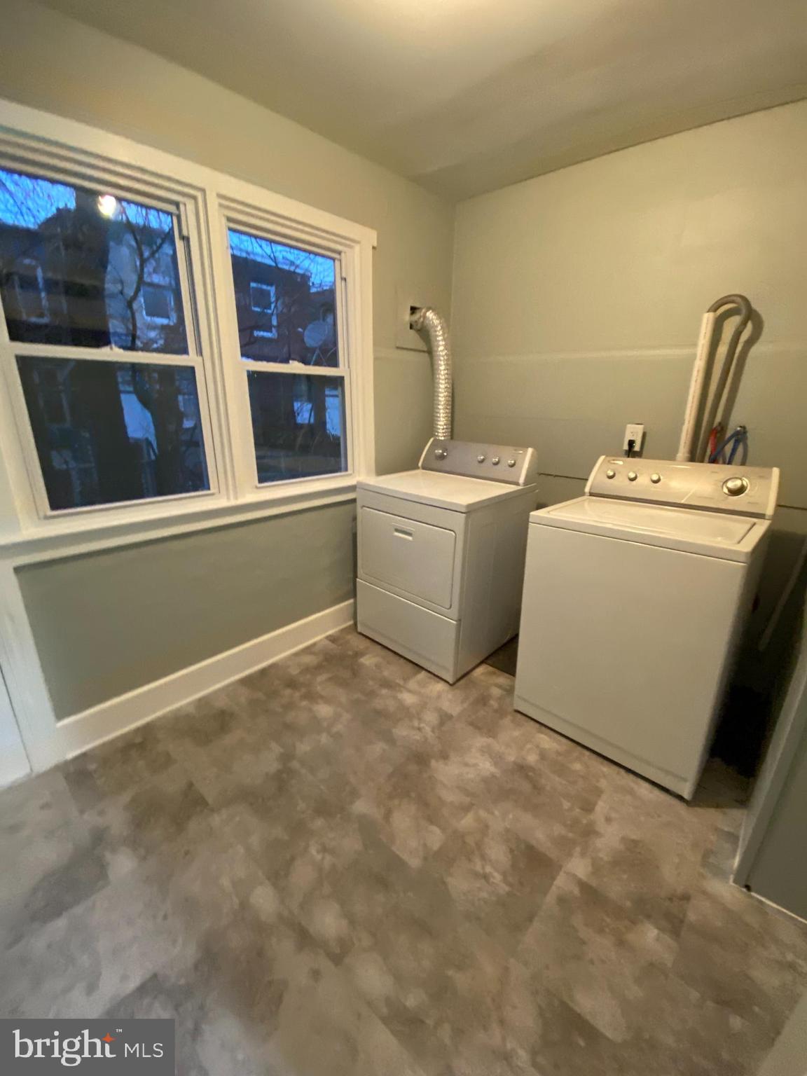 ELMWOOD PARK - Residential Lease