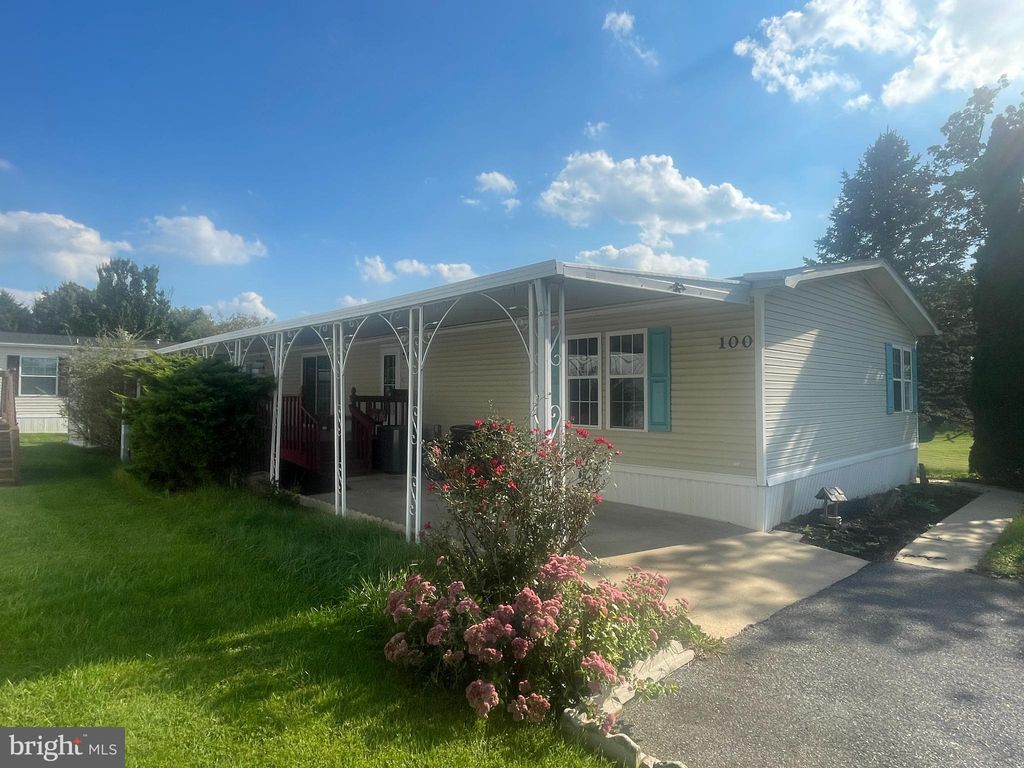 Photo of 100 FOX RUN CT, LANCASTER, PA 17603 (MLS # PALA2041178)