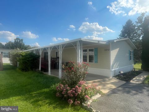 Photo of 100 FOX RUN CT, LANCASTER, PA 17603 (MLS # PALA2041178)