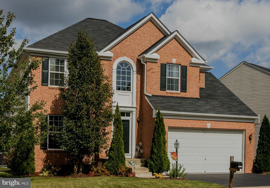 ***Little River Commons****BRIGHT+BEAUTIFUL 4BR+2Full+2Half Baths 2-Story Foyer Formal LR+DR wCust Moldings, Kitchenw/Ceramic Floors Granite Counter Tops+Tile Back splash,Island, Maple Cabinets,Recc Lts. Breakfast Room leads to LgDeck. Family Rm has transom Windows+Gas FPw/Mantle. Stunning MBw/Ensuite Bath,GlassEncl Shower+Soaking Tub+WI Closet ***Great Location with All the New Home Benefits**