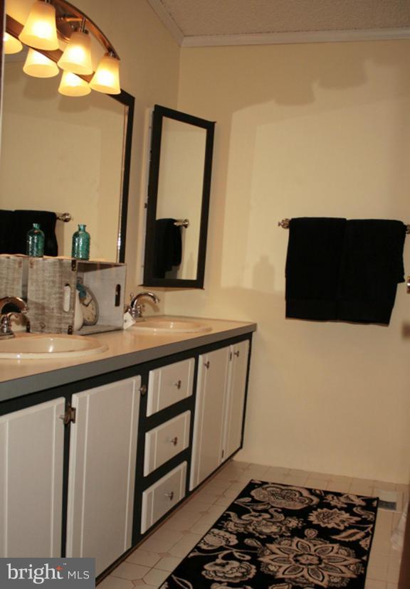 CLARKES LANDING - Residential