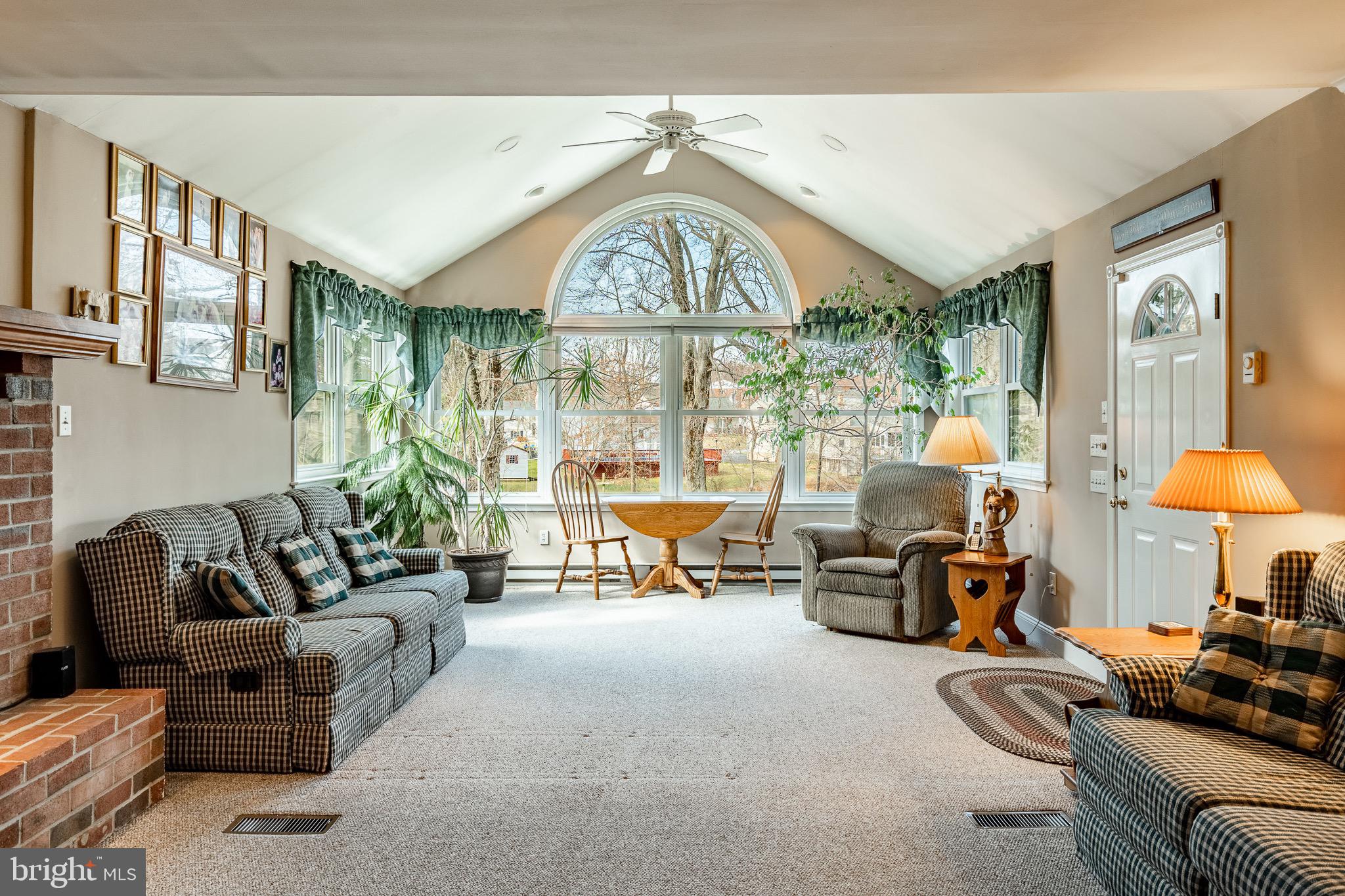 HIDDEN VALLEY - Residential