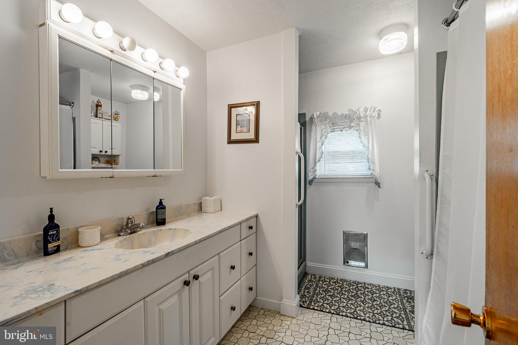 HIDDEN VALLEY - Residential