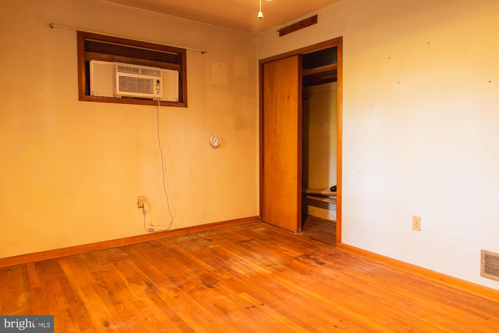 MILLERSVILLE - Residential