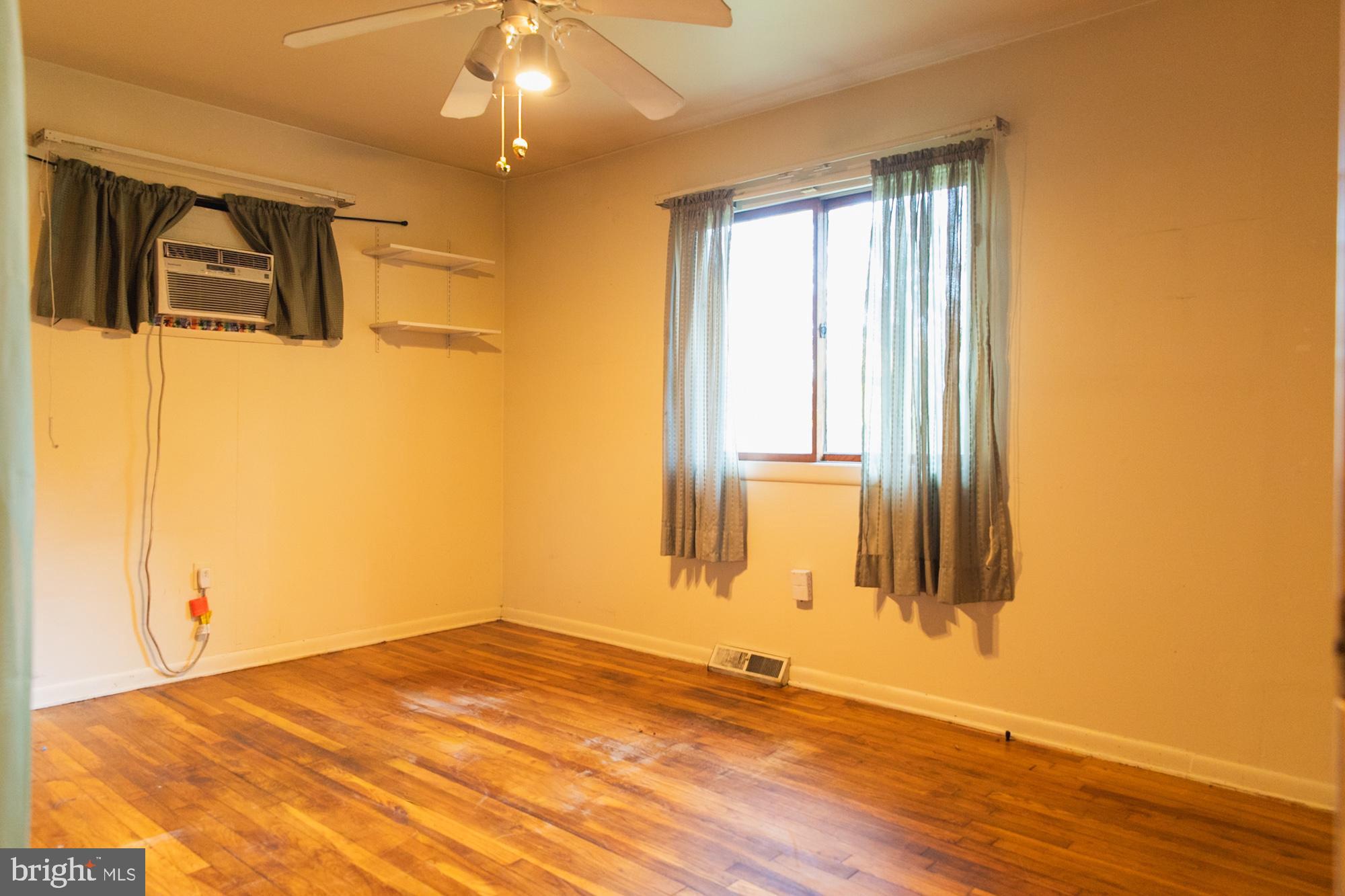 MILLERSVILLE - Residential