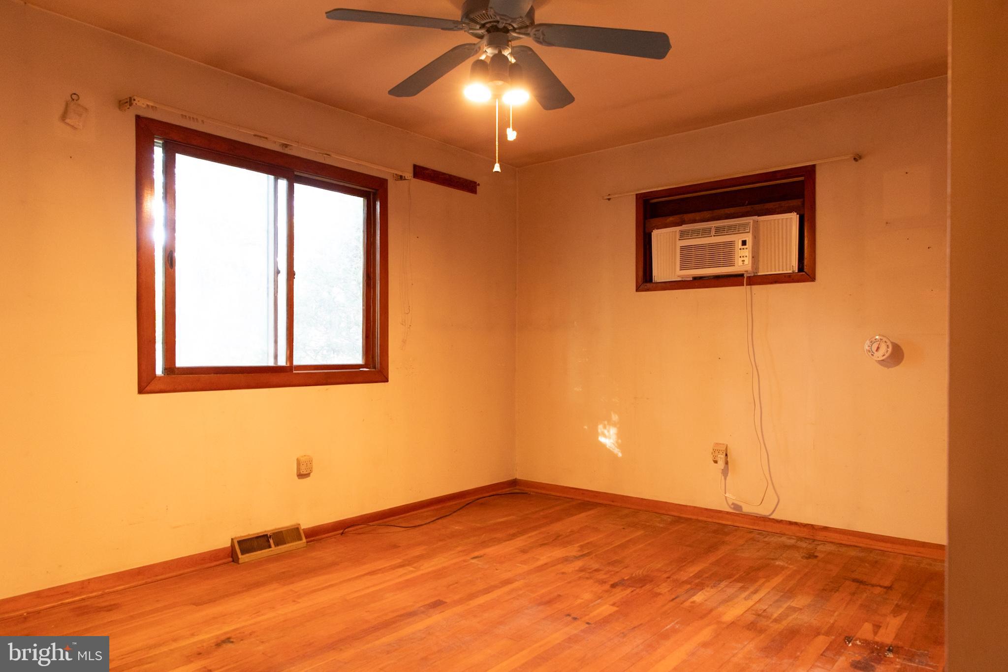 MILLERSVILLE - Residential