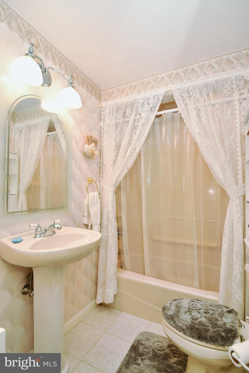 BEACHWOOD ESTATES - Residential