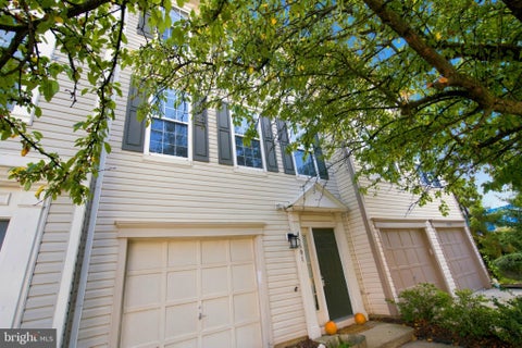 Townhouse For Rent - 45501 Trail Run Terrace<br/> STERLING, VA 20164