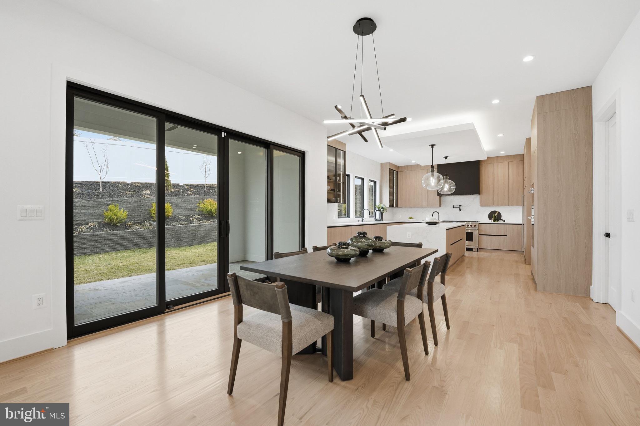 ARLINGTON RIDGE - Residential