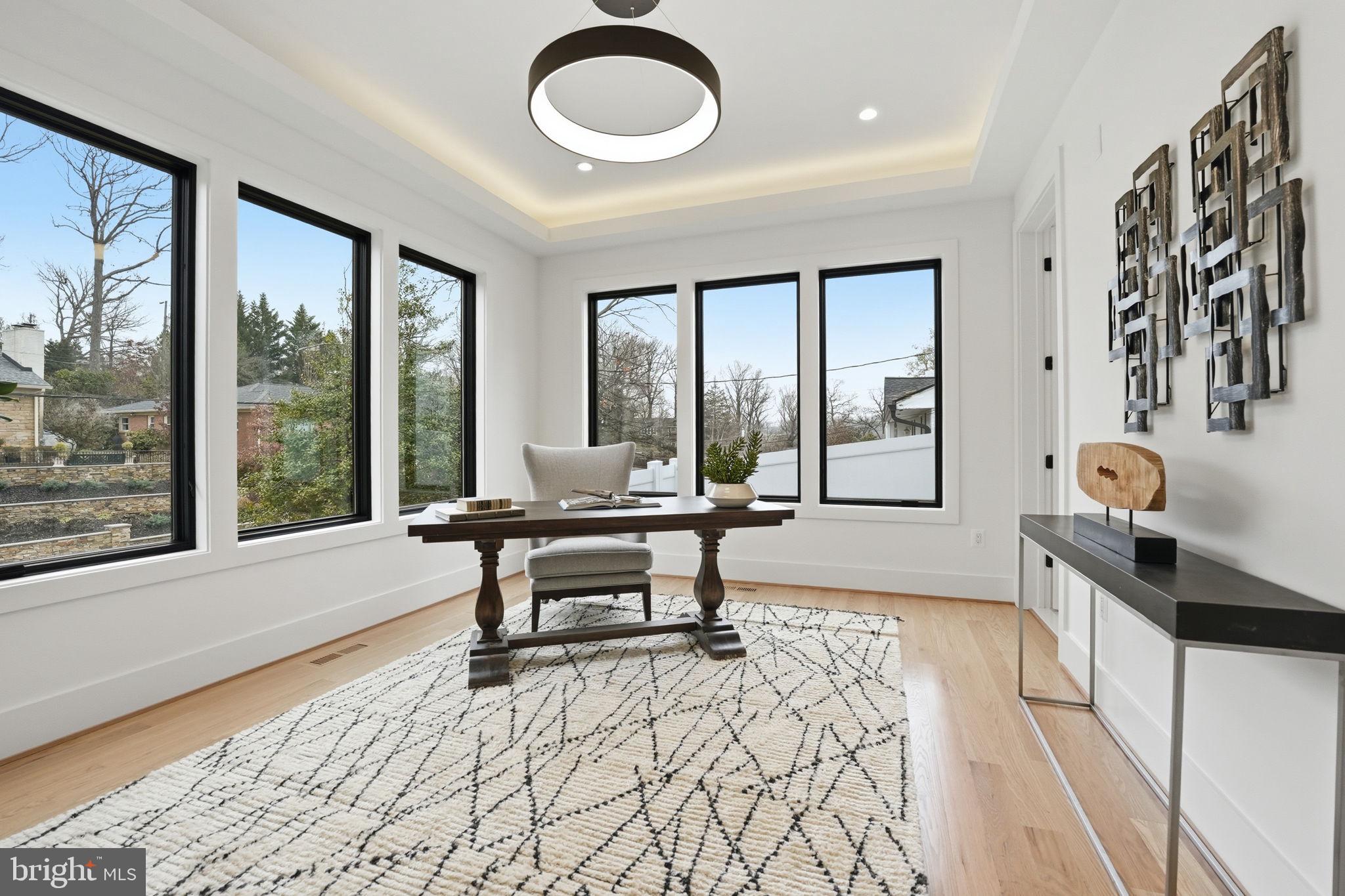 ARLINGTON RIDGE - Residential