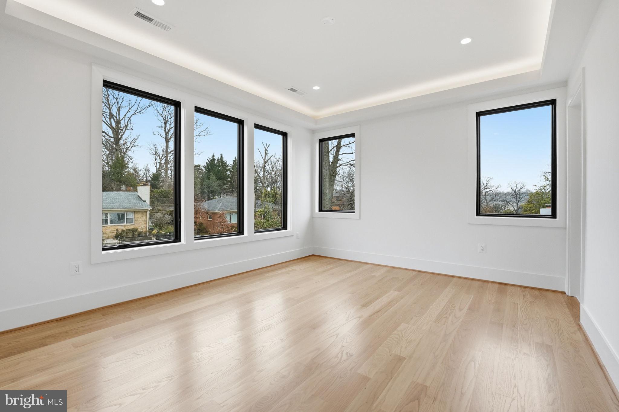 ARLINGTON RIDGE - Residential