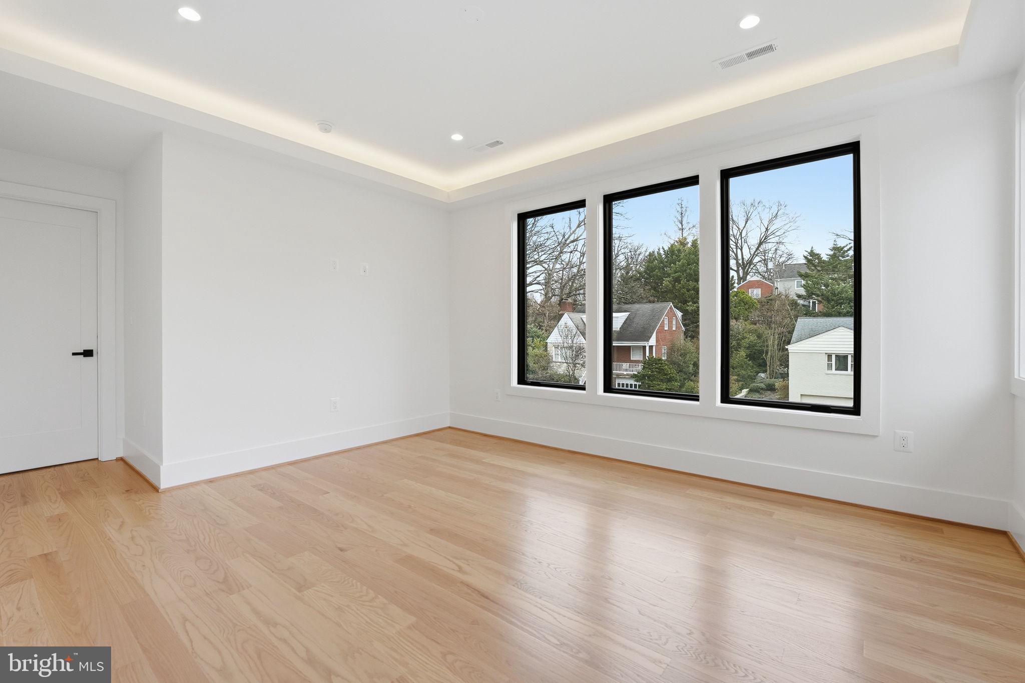 ARLINGTON RIDGE - Residential