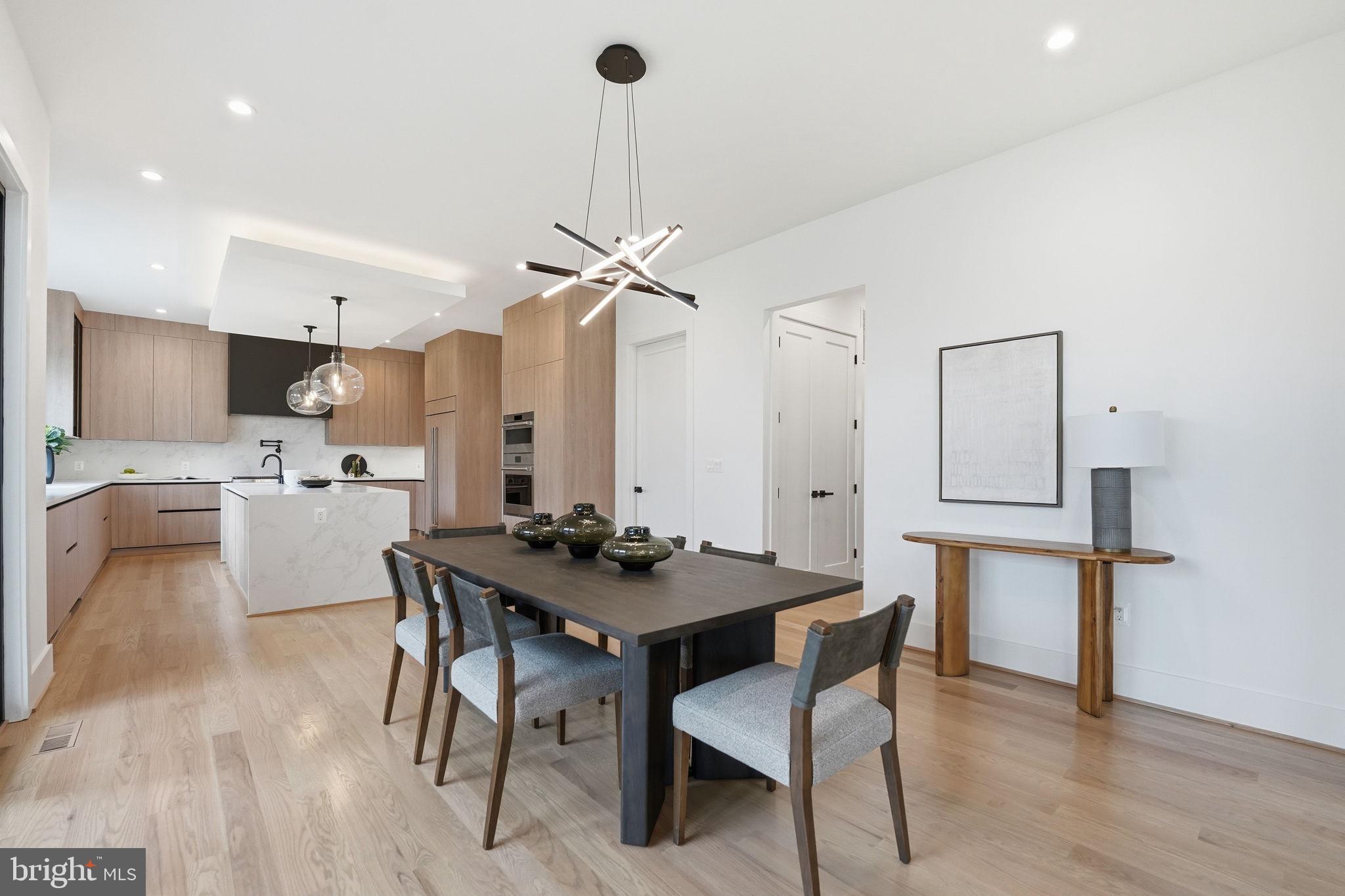 ARLINGTON RIDGE - Residential