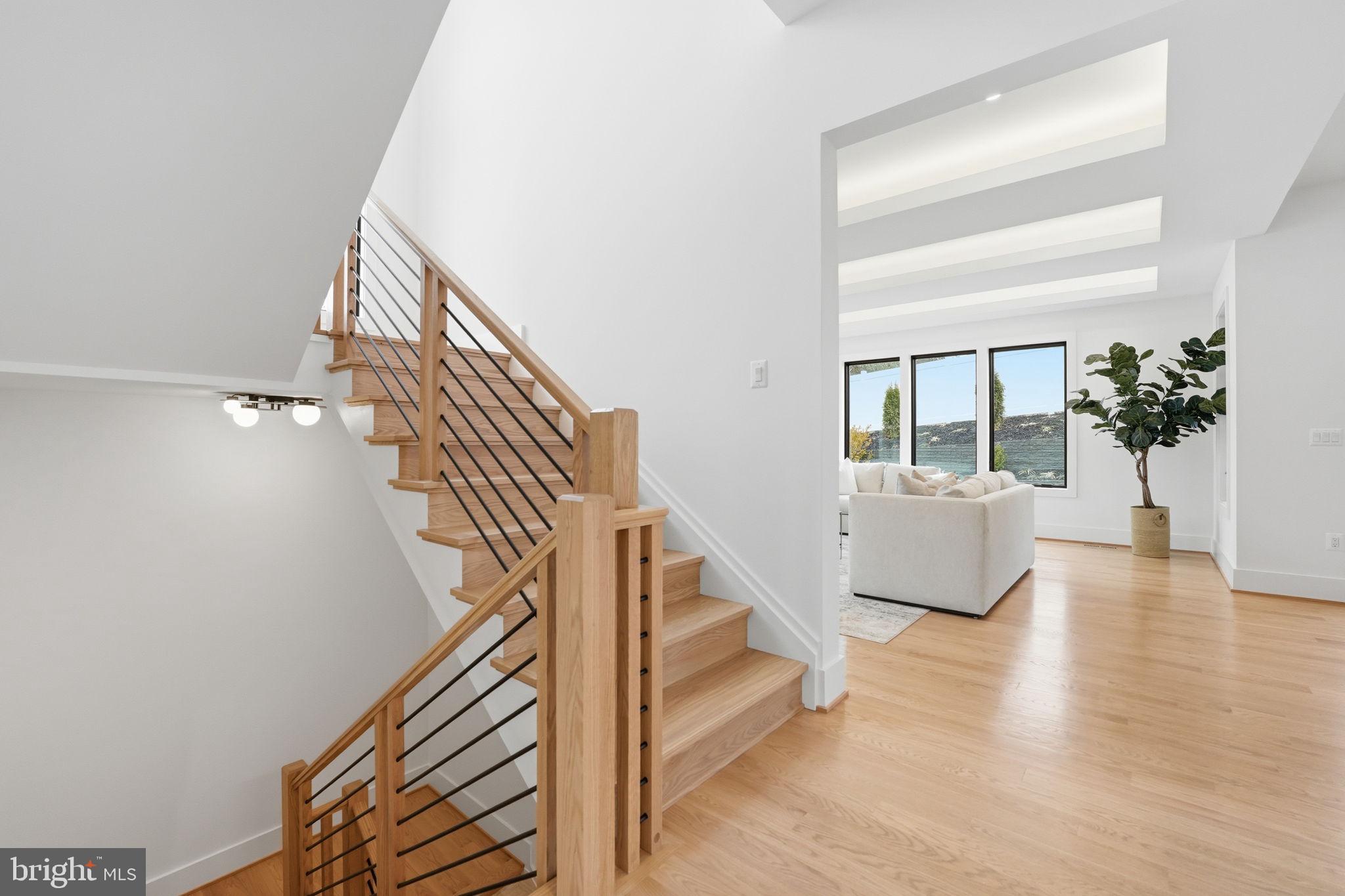 ARLINGTON RIDGE - Residential