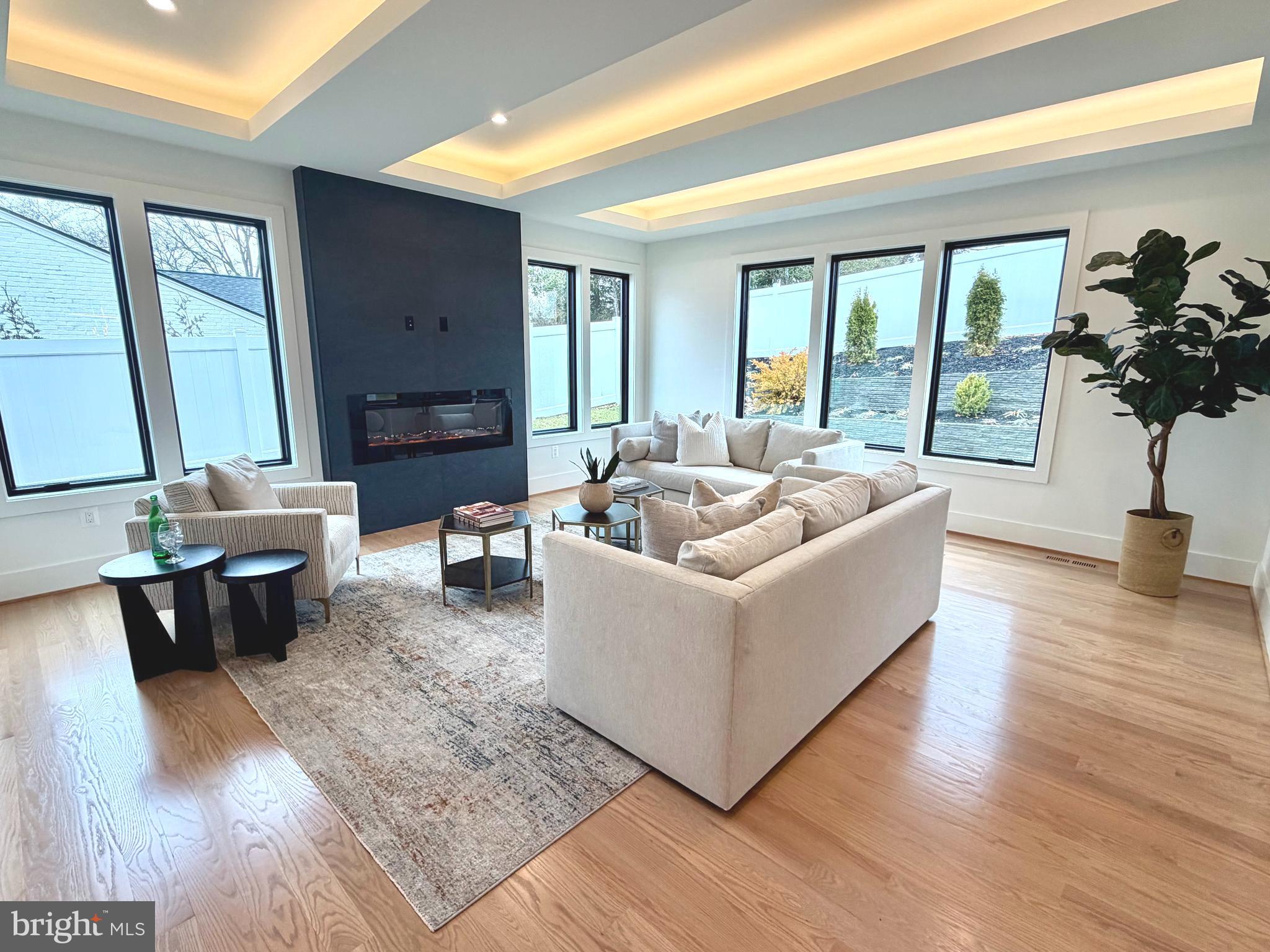 ARLINGTON RIDGE - Residential