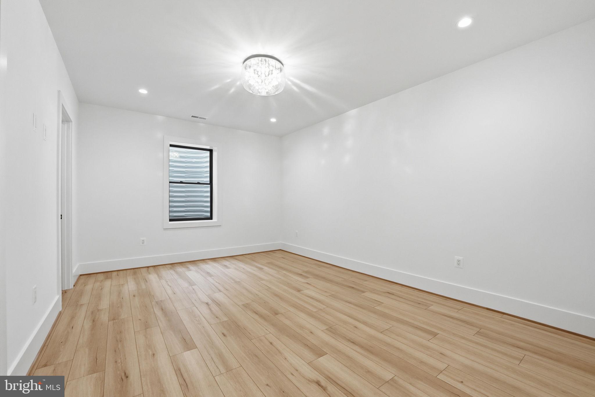 ARLINGTON RIDGE - Residential